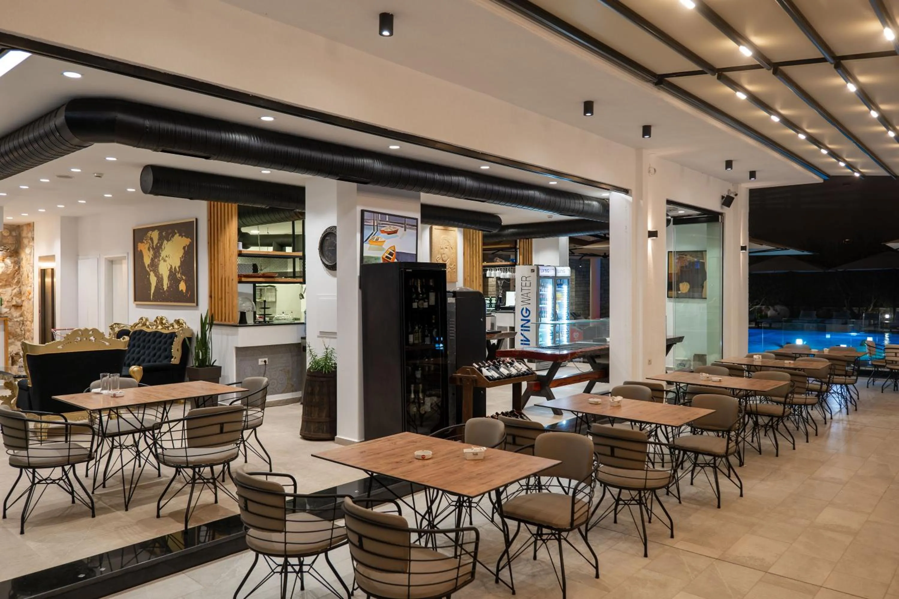 Restaurant/places to eat in Art Hotel