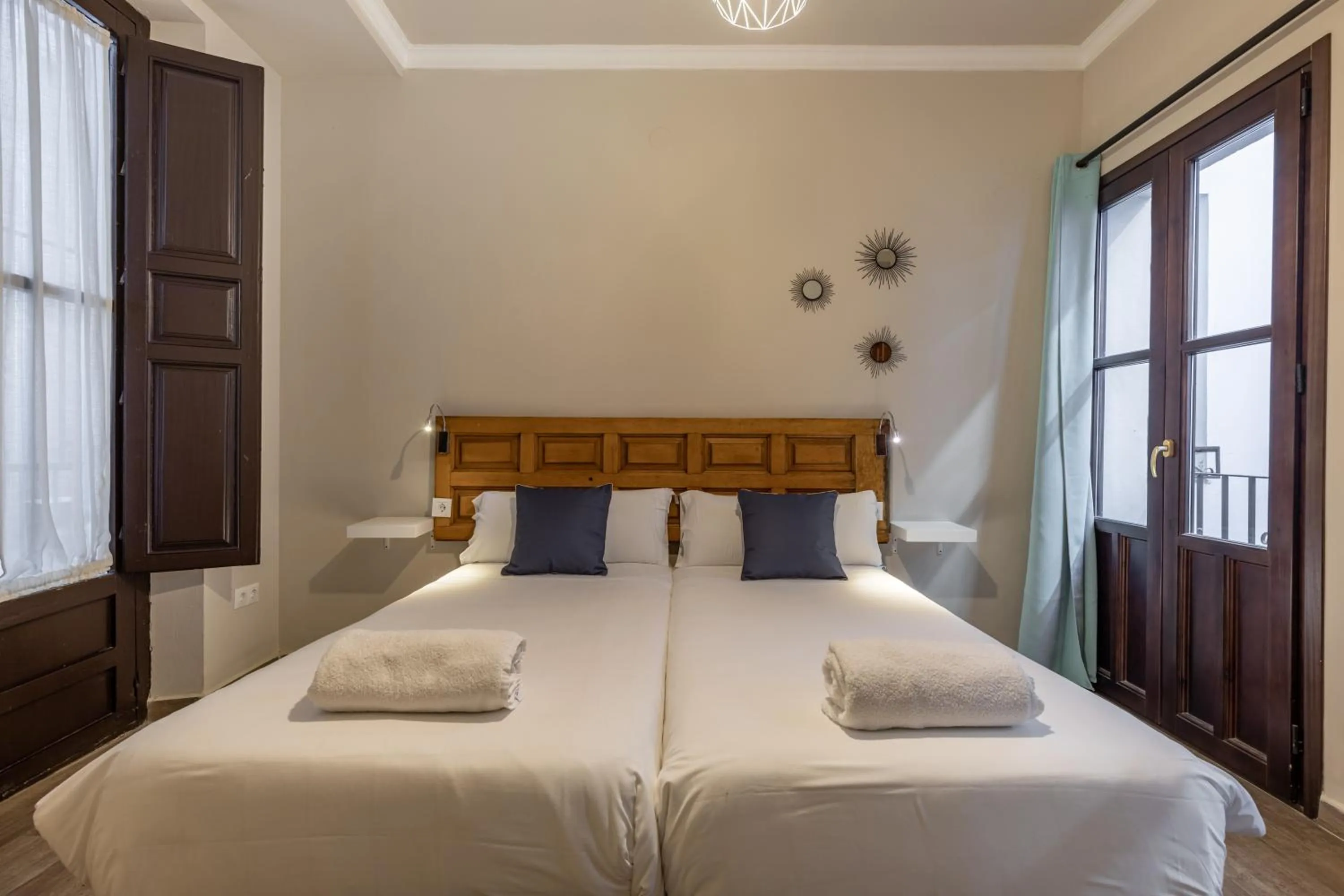 Bedroom, Bed in Apartamentos Alhambra Granada 3000