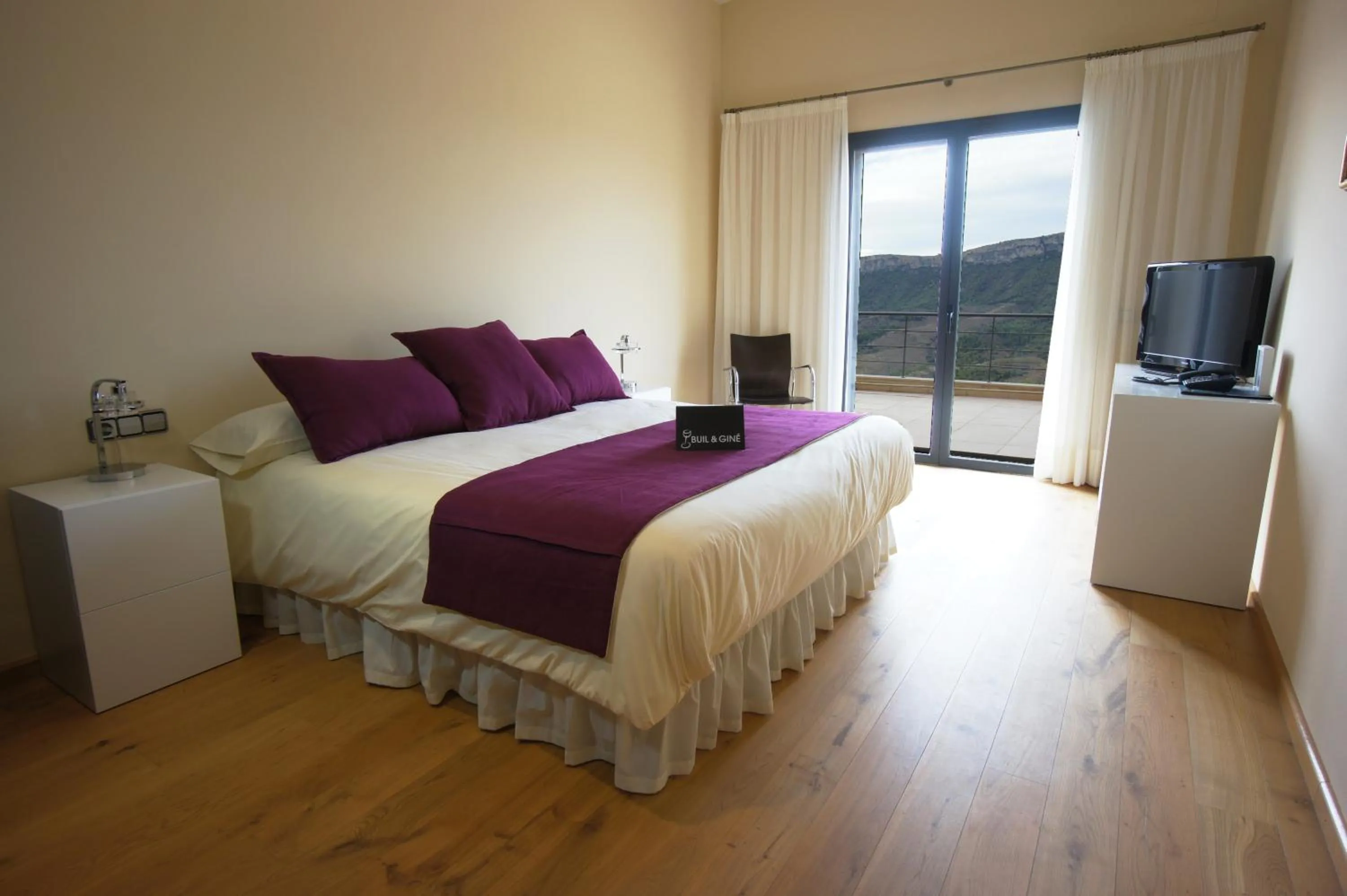 Bedroom, Bed in Buil & Gine Wine Hotel