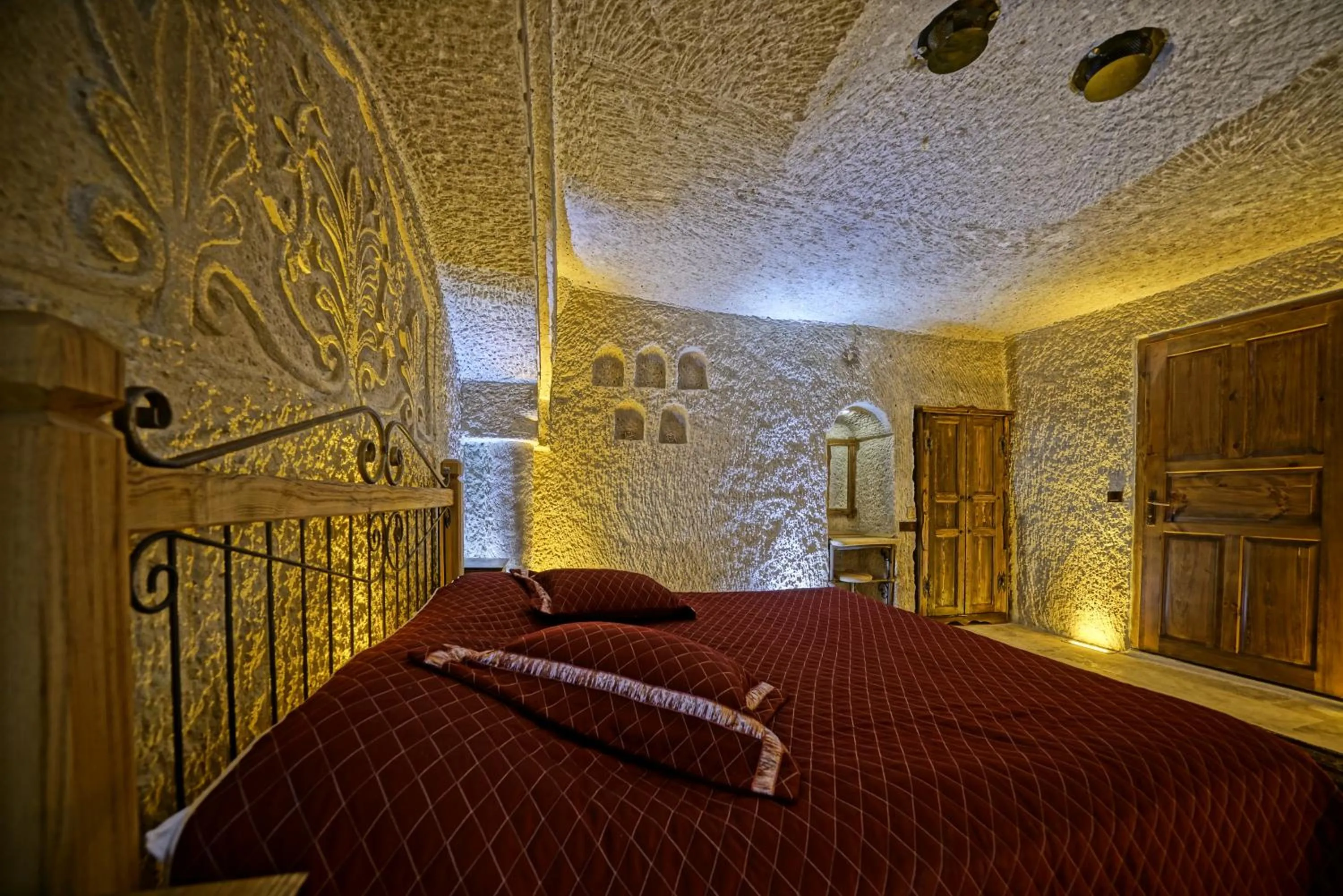 Massage, Bed in Cappadocia Cave Lodge