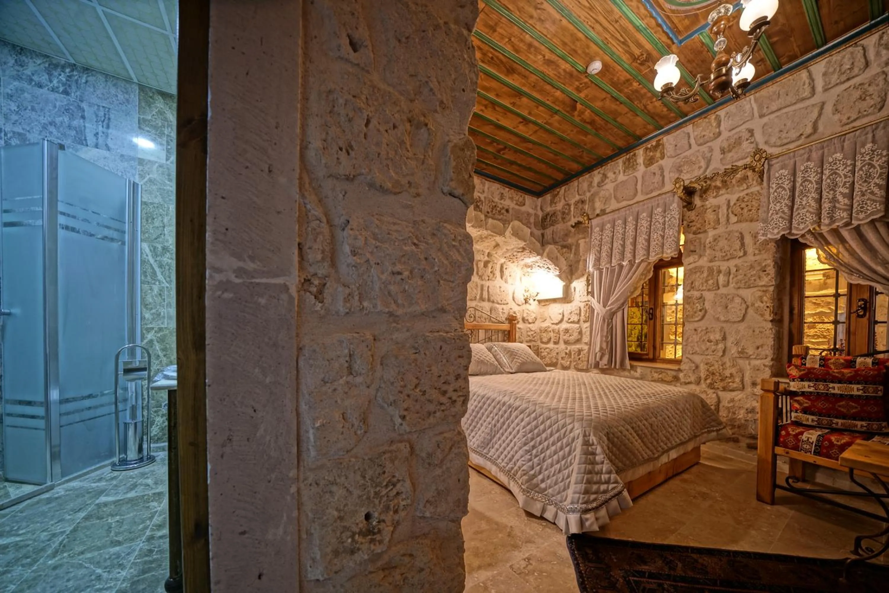 Photo of the whole room, Bed in Cappadocia Cave Lodge