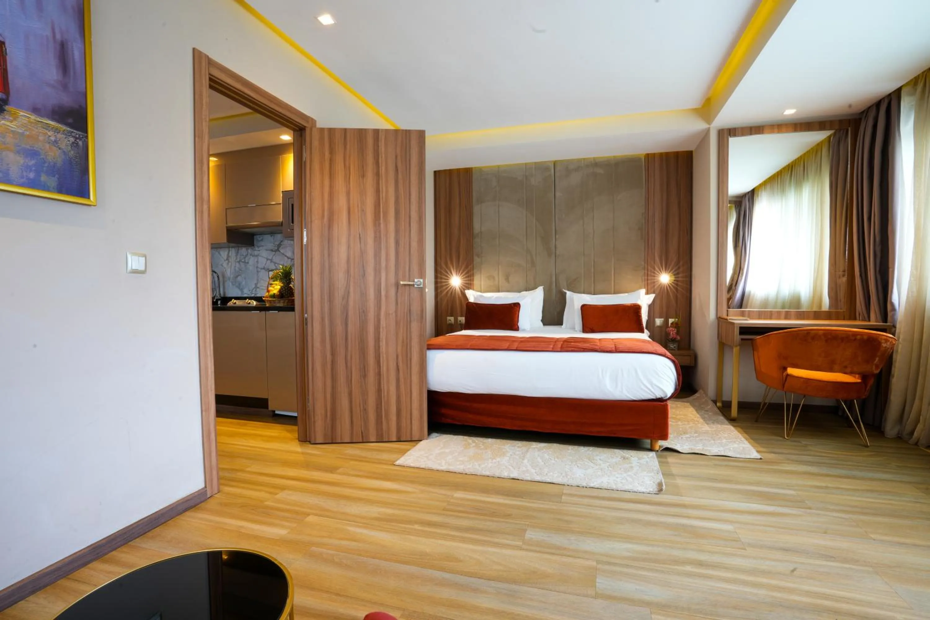 Bedroom, Bed in First Suites Hôtel