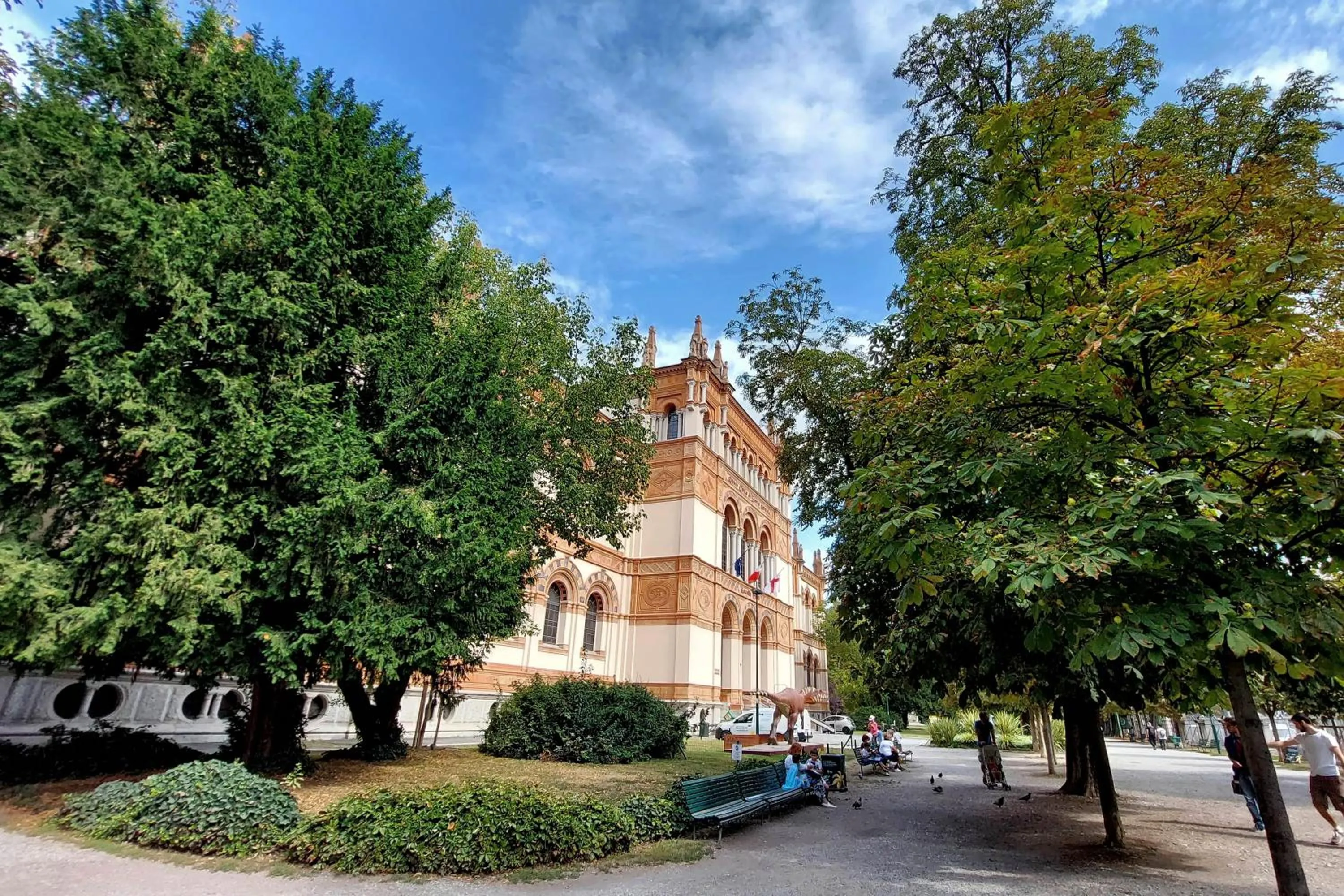 Nearby landmark in Vico Fashion District