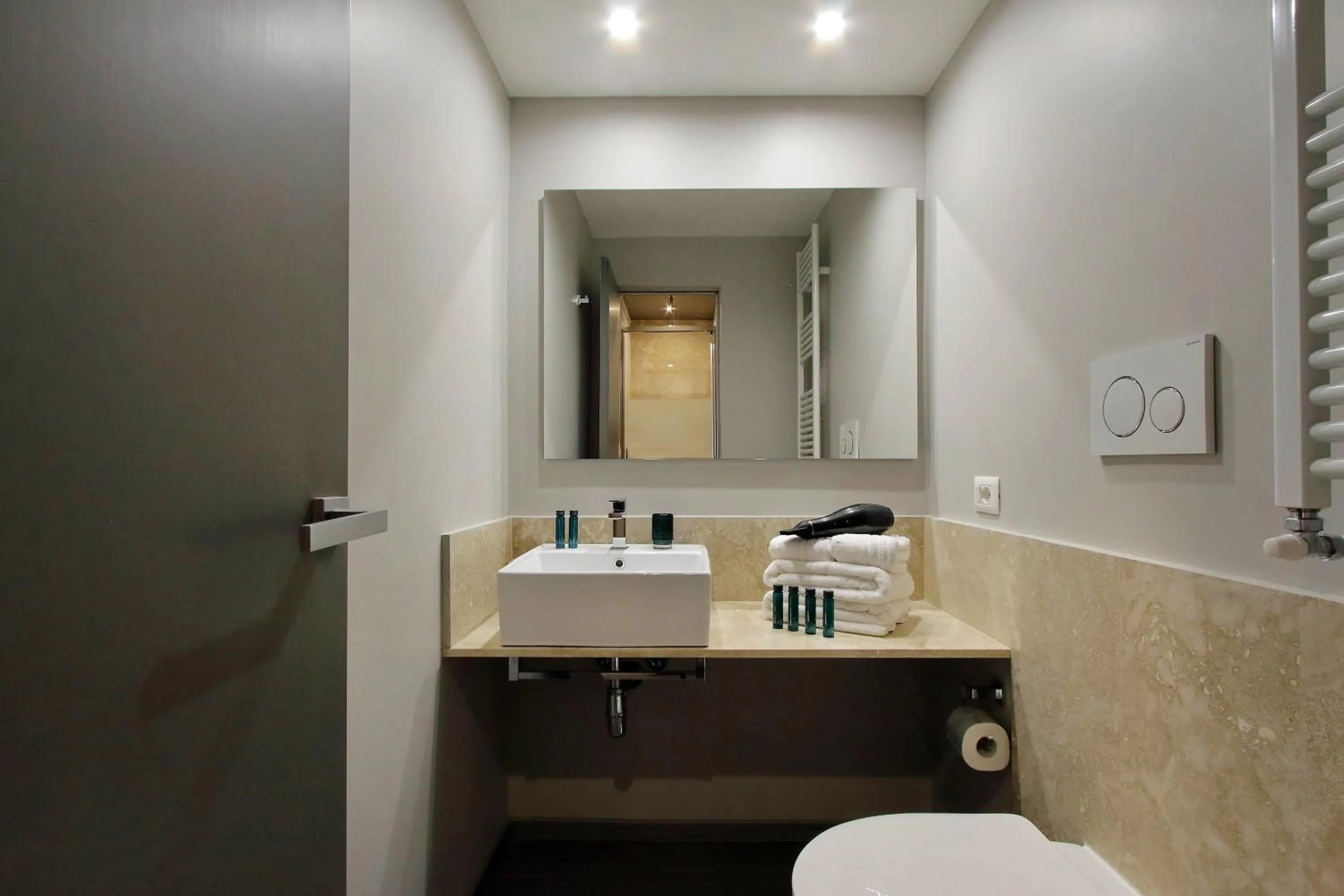 Bathroom in Vico Fashion District