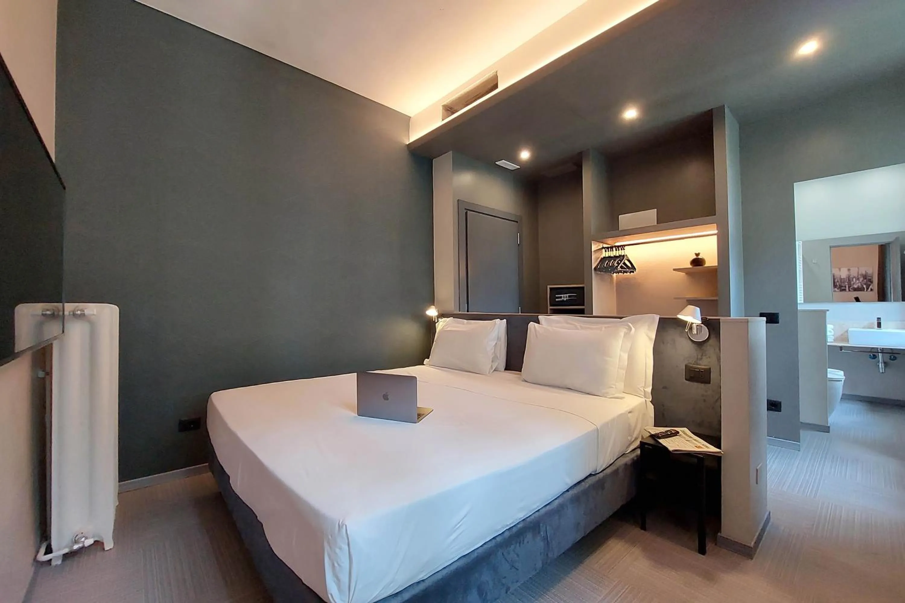 Photo of the whole room, Bed in Vico Fashion District