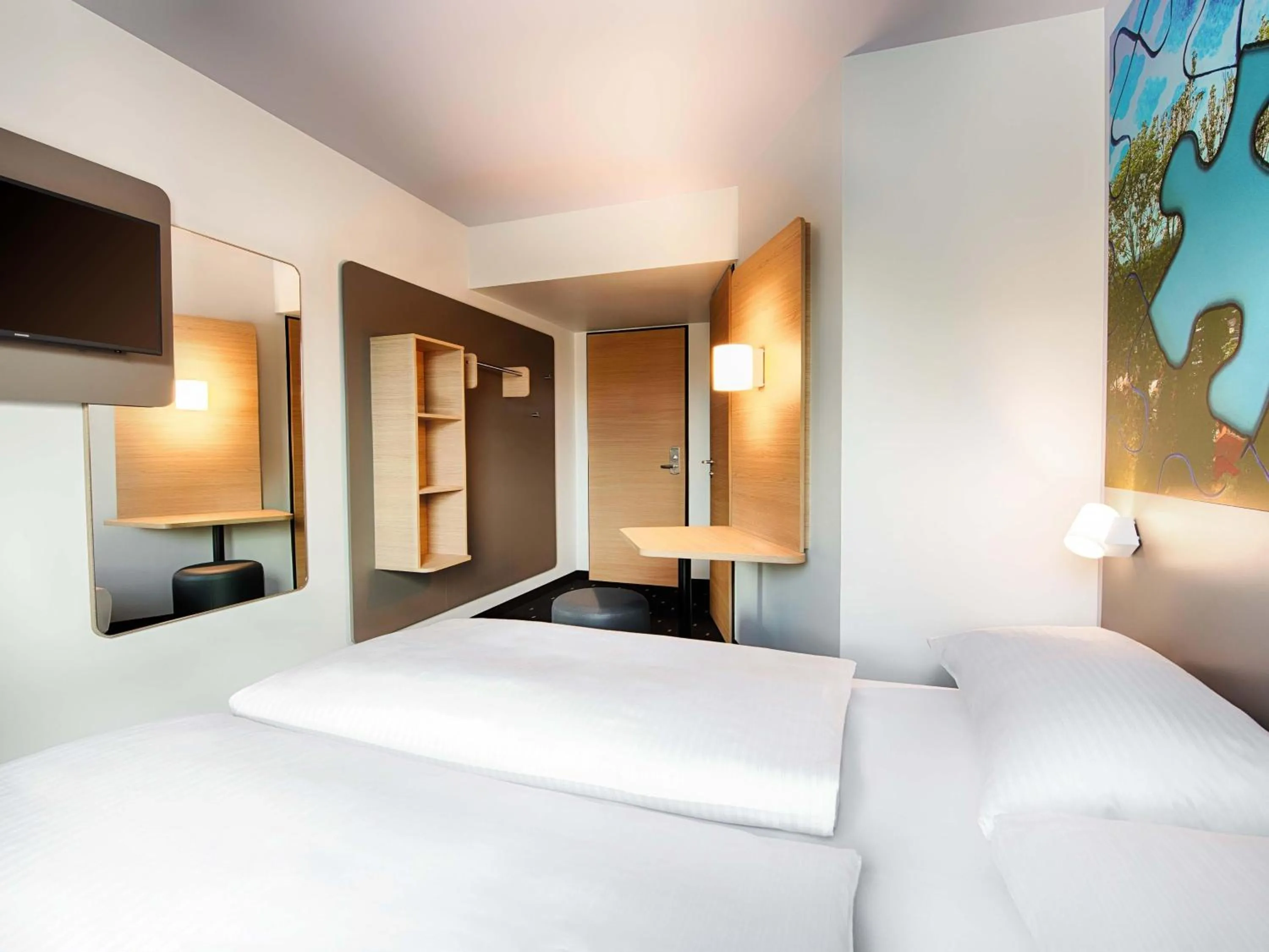 Photo of the whole room, Bed in B&B Hotel Ravensburg