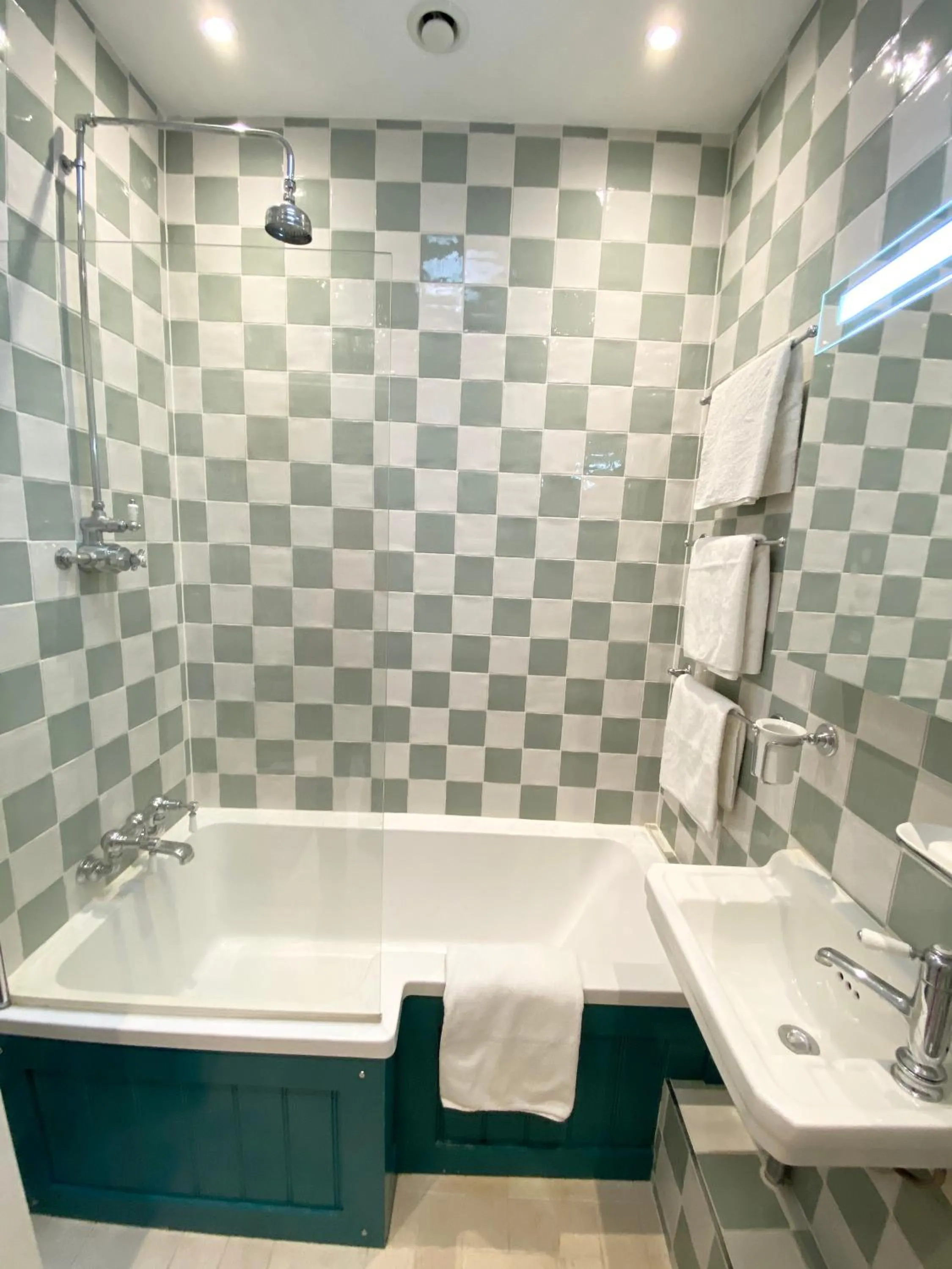 Shower in Stylish Apartments in Pimlico & Westminster