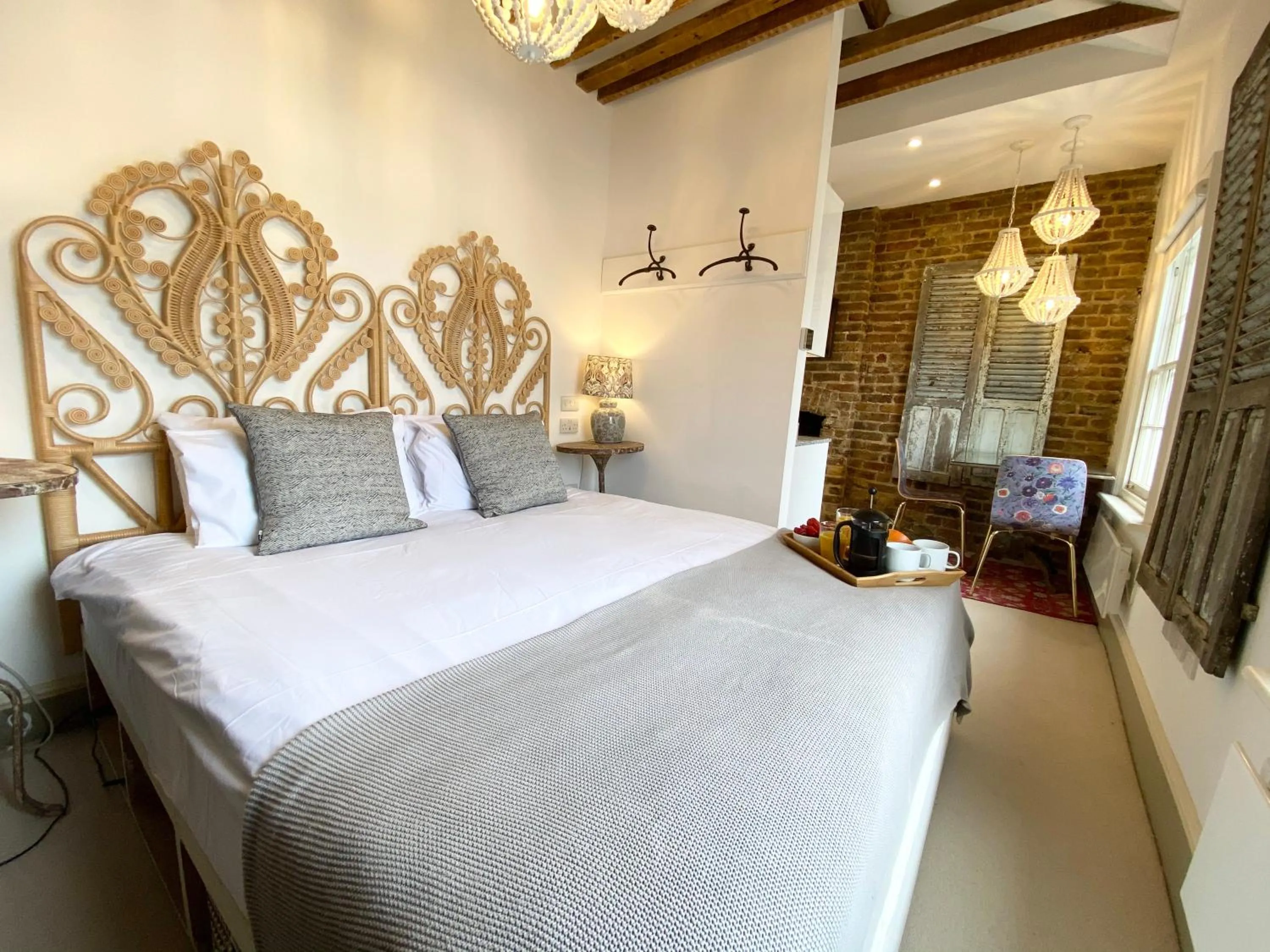 Bed in Stylish Apartments in Pimlico & Westminster