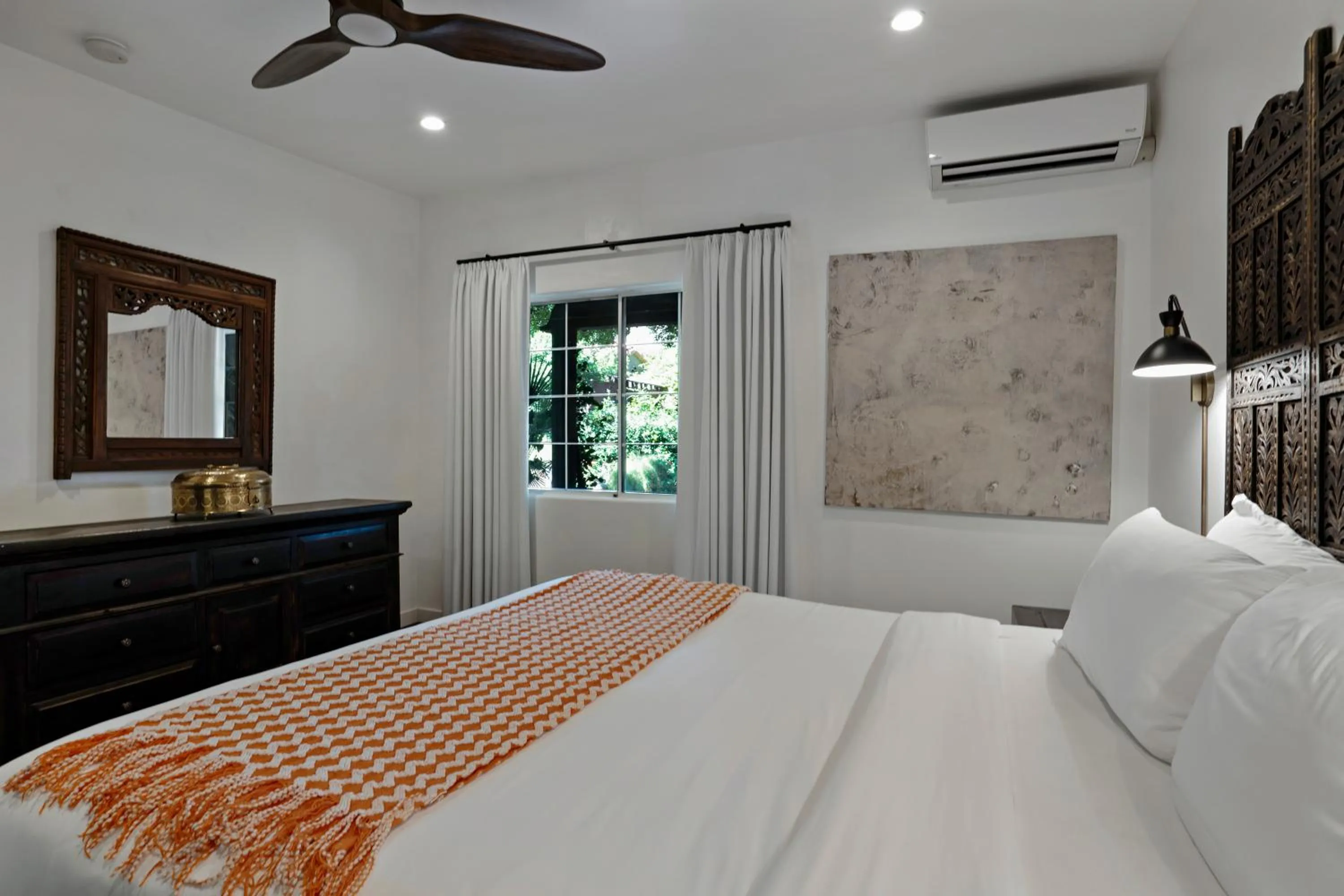 Bed in Talavera Palm Springs