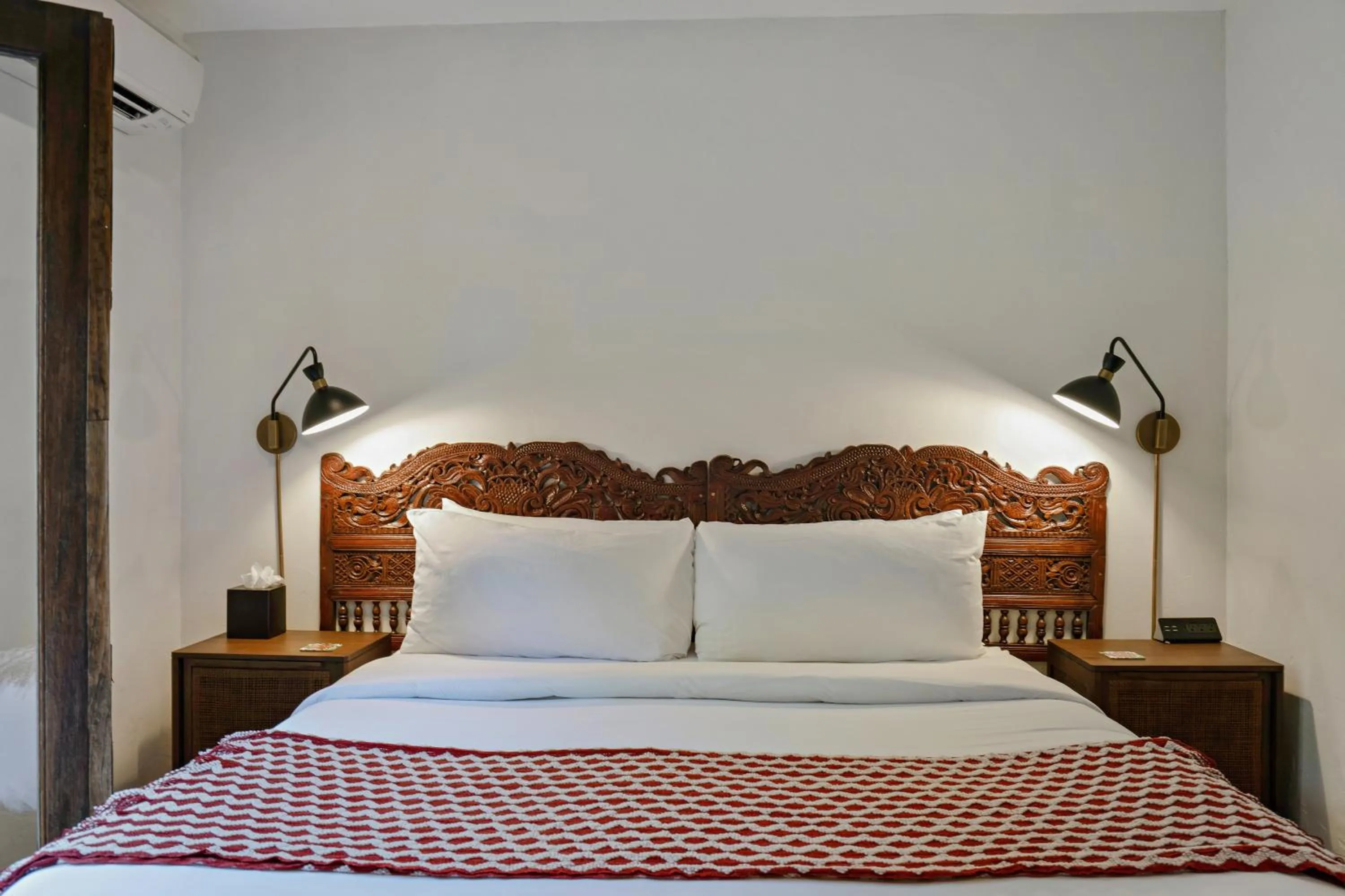 Bed in Talavera Palm Springs