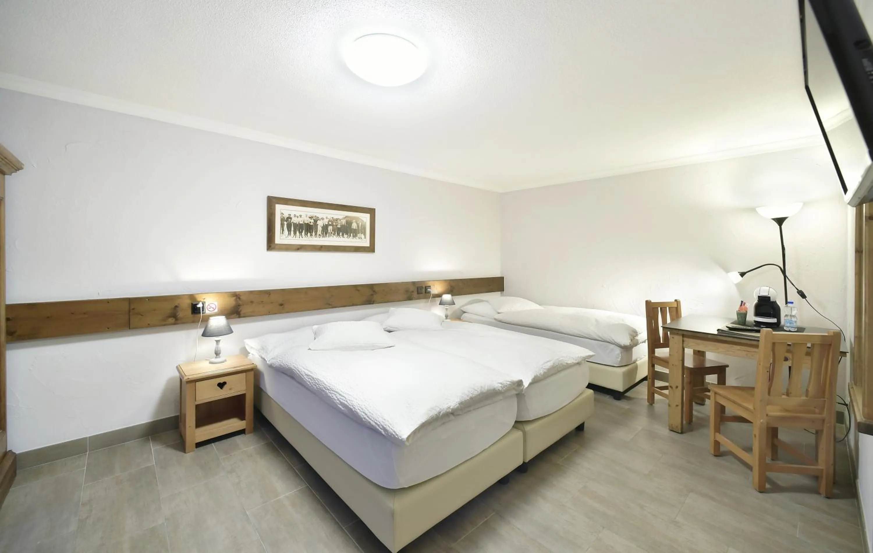 Bed in Hôtel Le Chamois