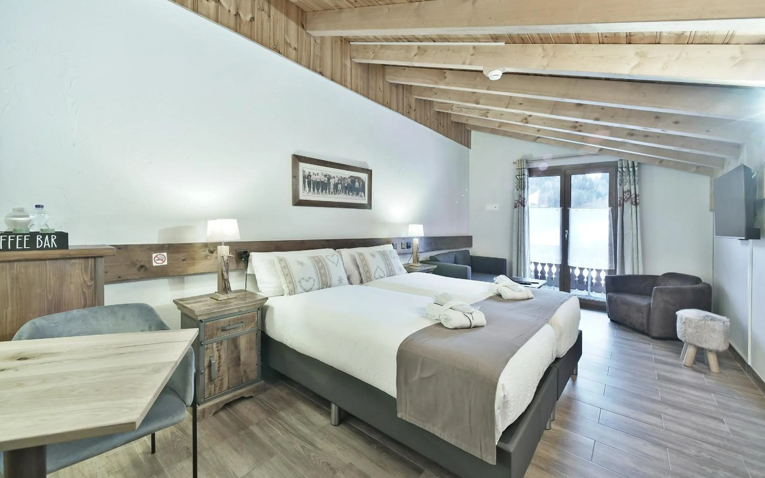 Bed in Hôtel Le Chamois