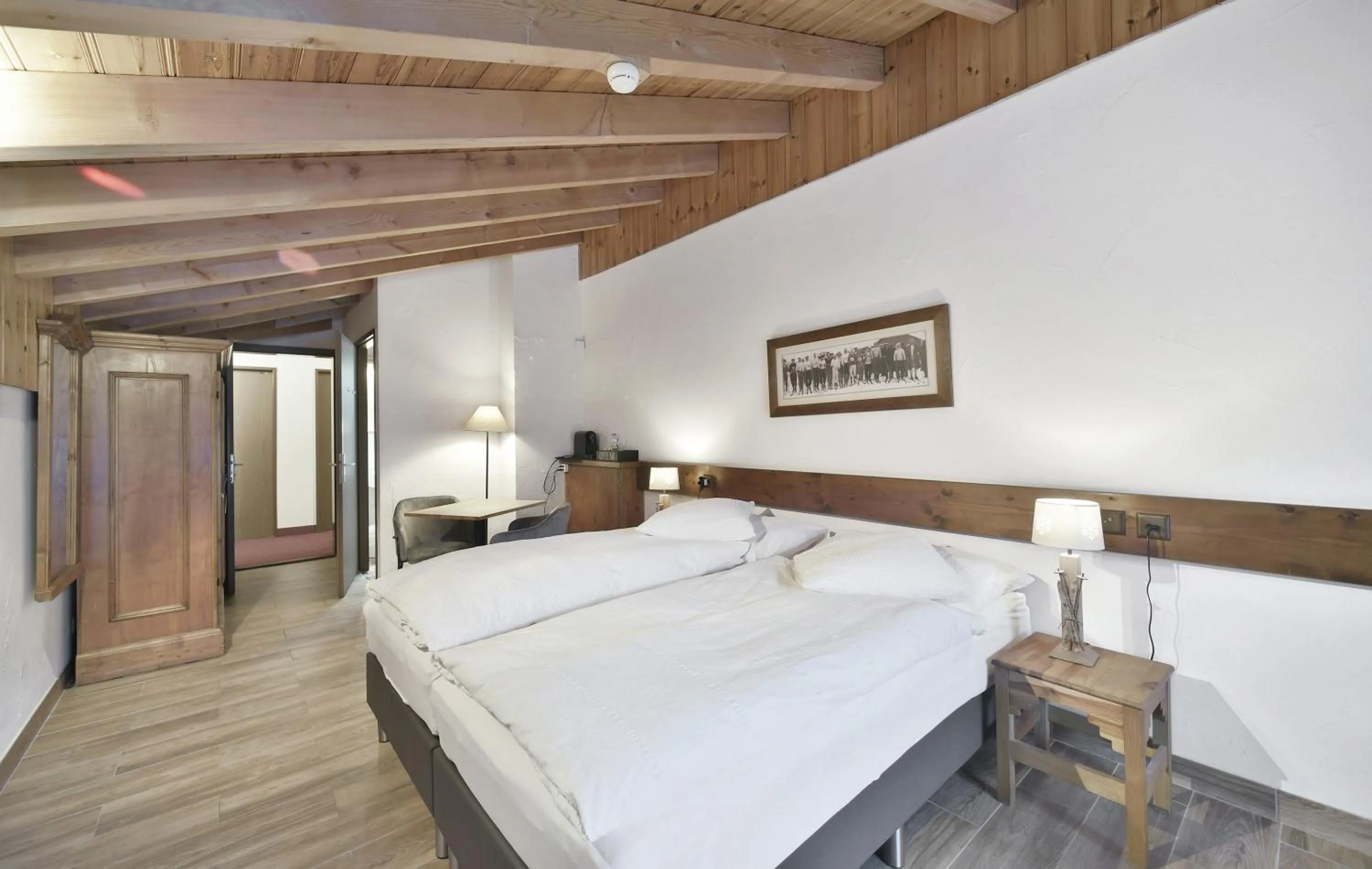 Bed in Hôtel Le Chamois