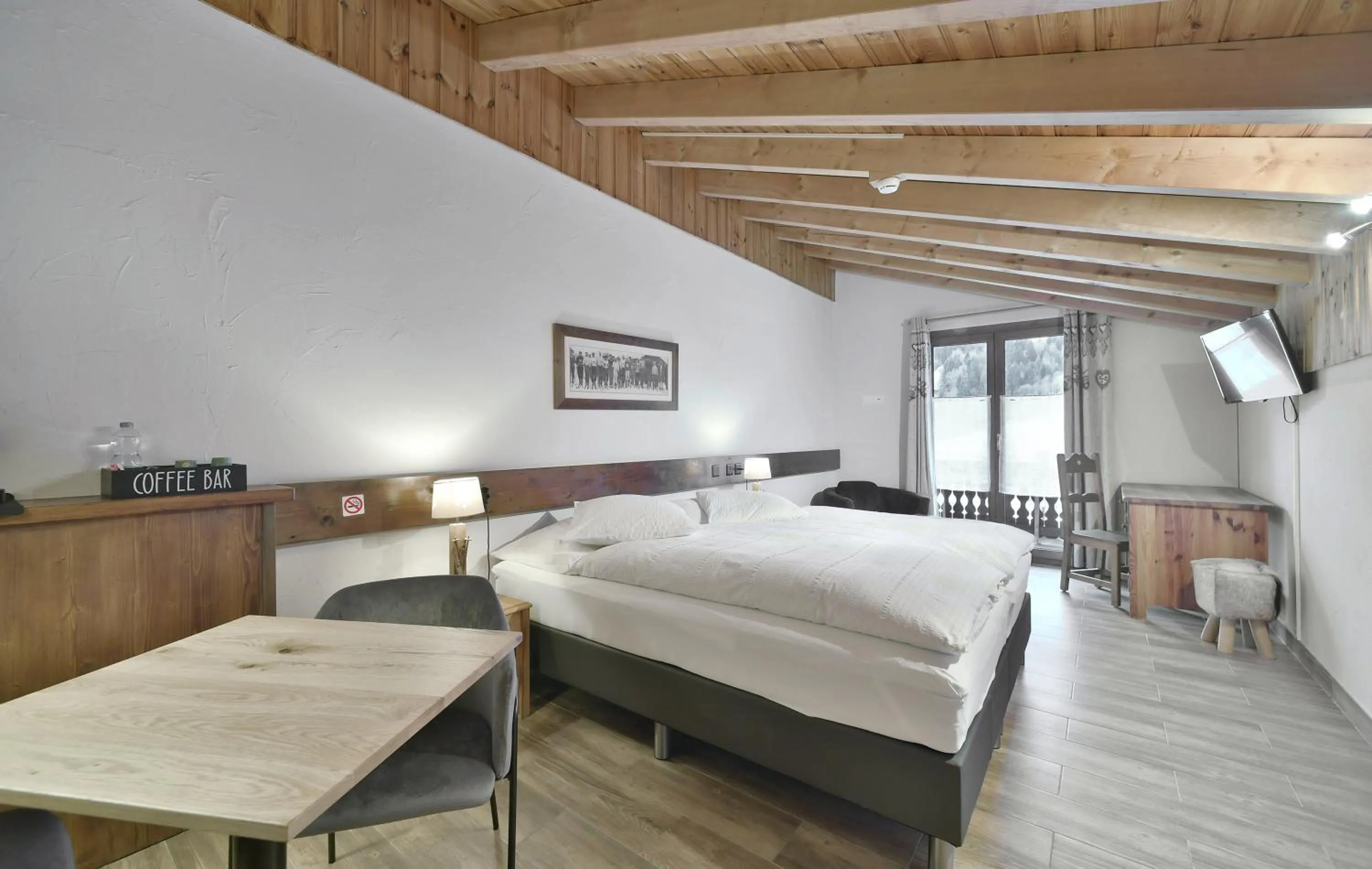 Bed in Hôtel Le Chamois