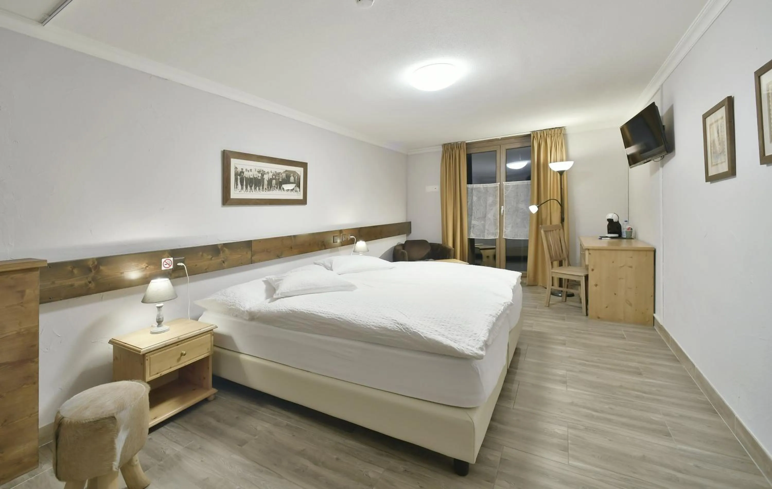 Bed in Hôtel Le Chamois