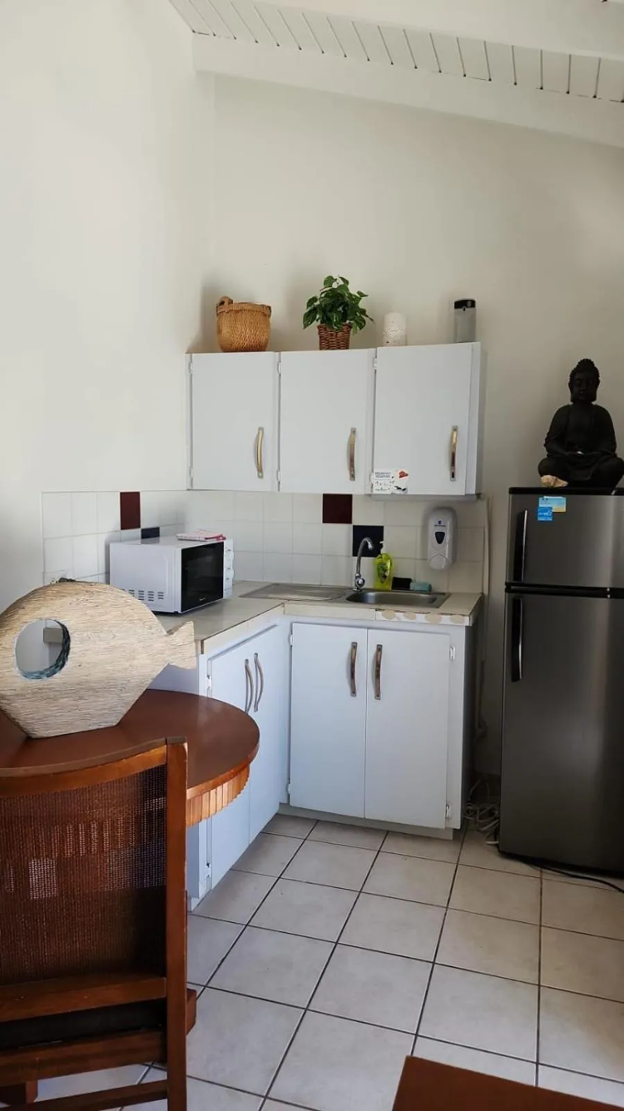 Kitchen or kitchenette in HARMONY Hotel Hostel Aruba