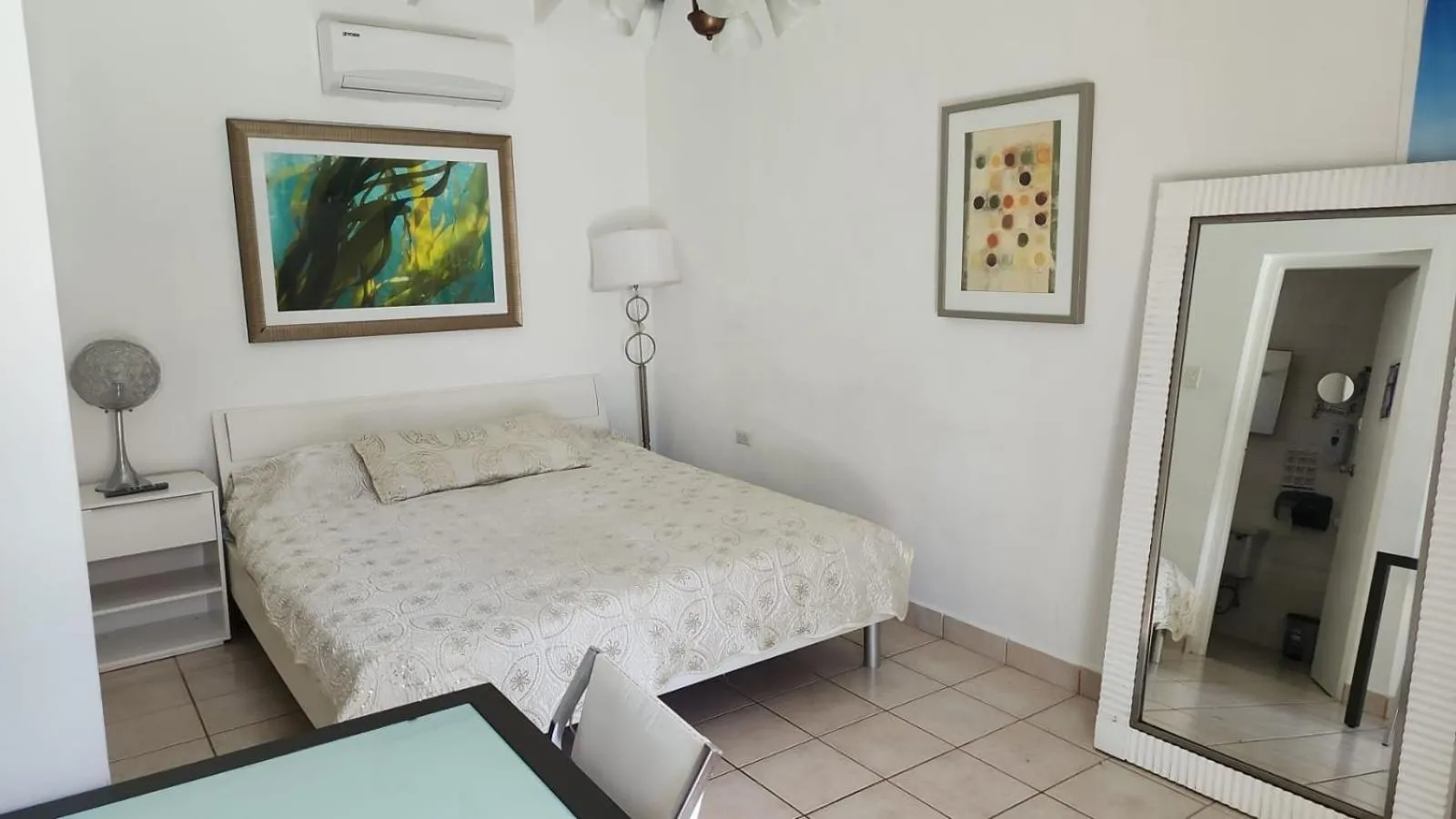 Bedroom, Bed in HARMONY Hotel Hostel Aruba