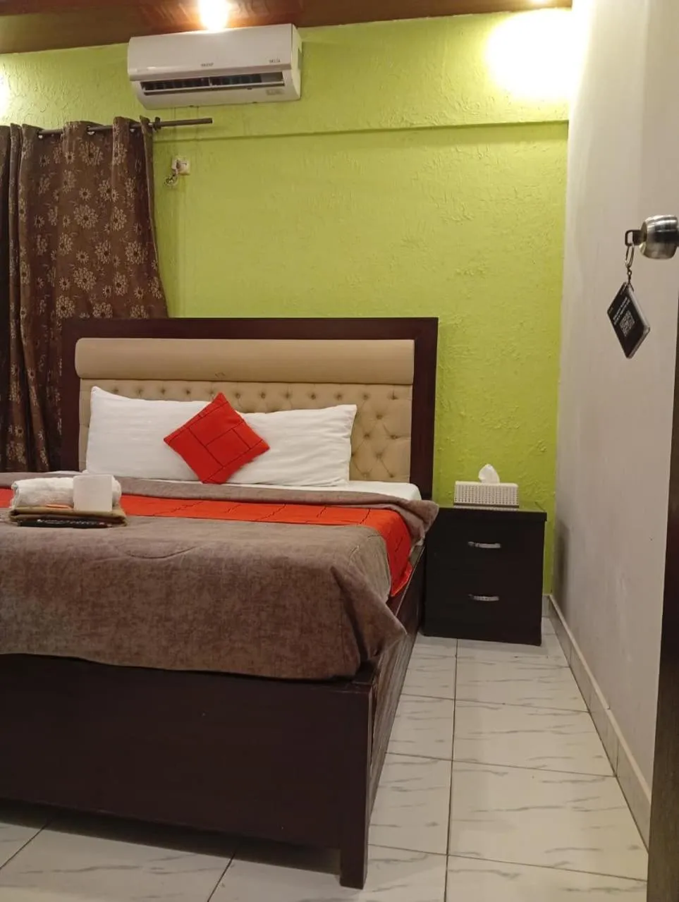 Bed in GOHO Rooms Badar