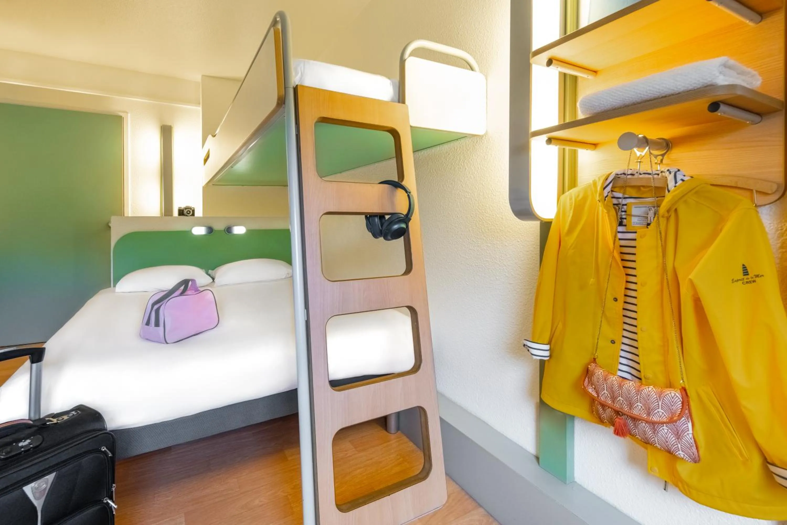 Bedroom, Bed in ibis Budget Beaune