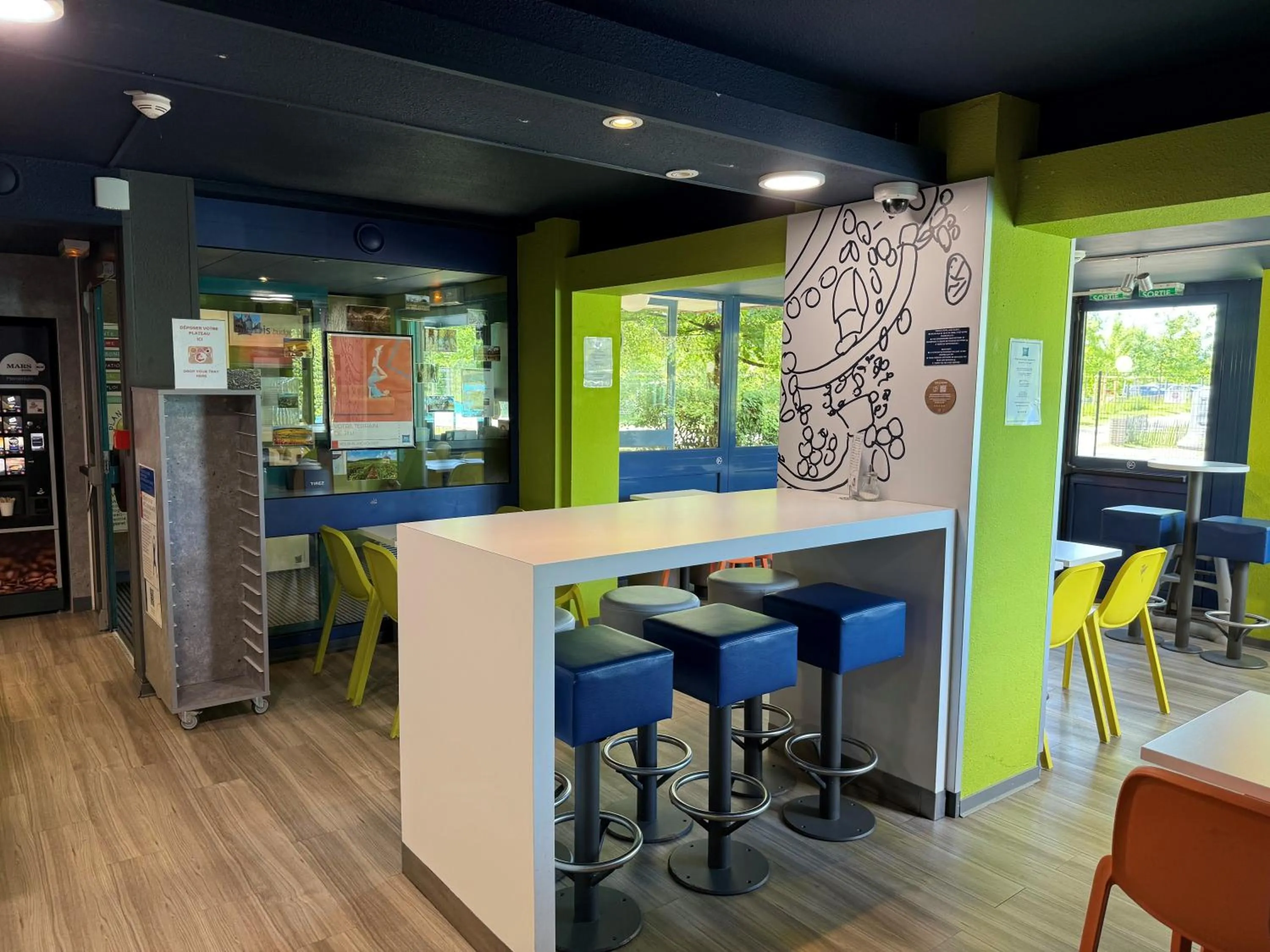 Lobby or reception in ibis Budget Beaune