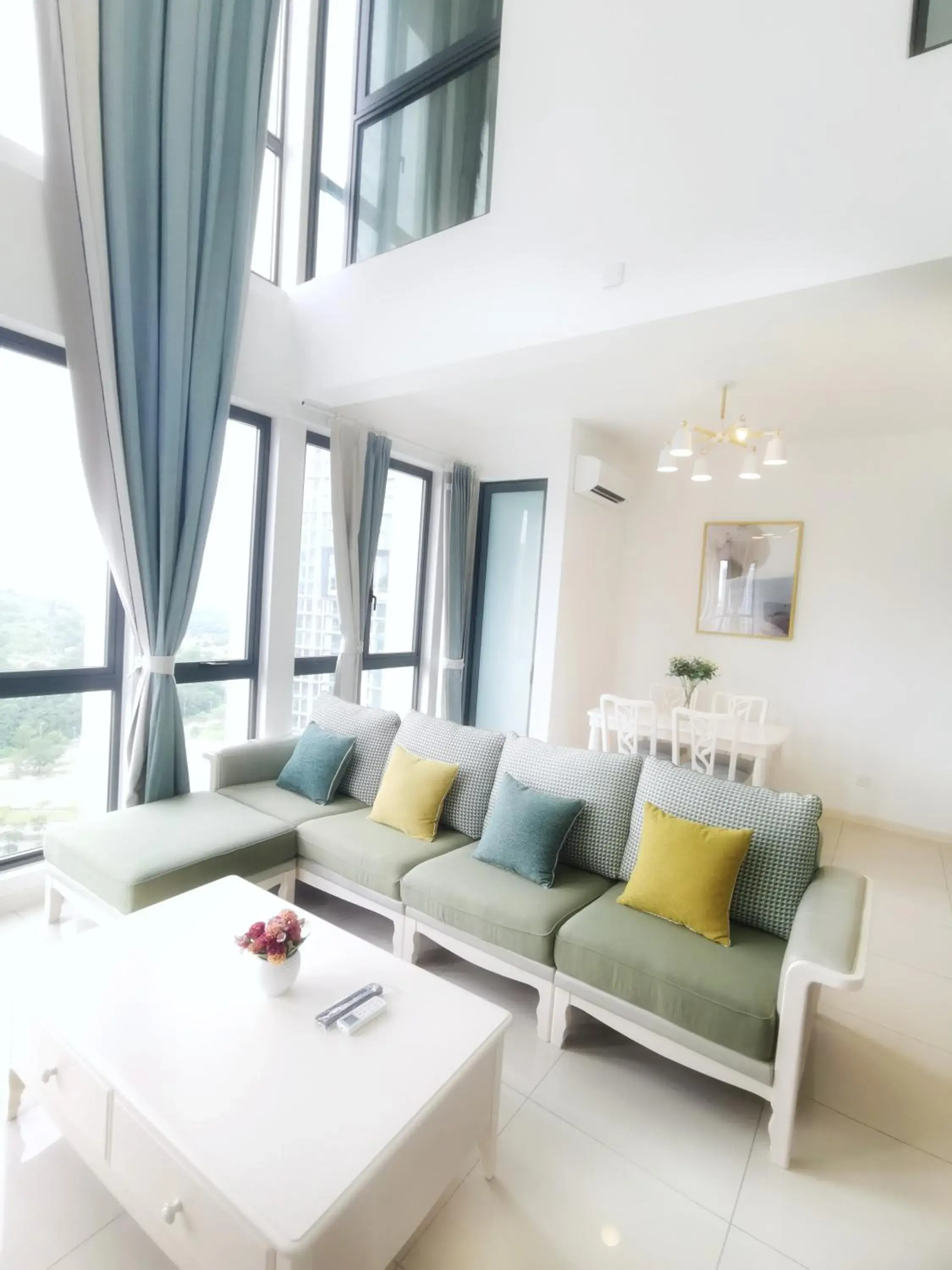 Duplex Apartment in The Elysia Park Residence by Home Owner Duplex Apartment in The Elysia Park Residence by Home Owner