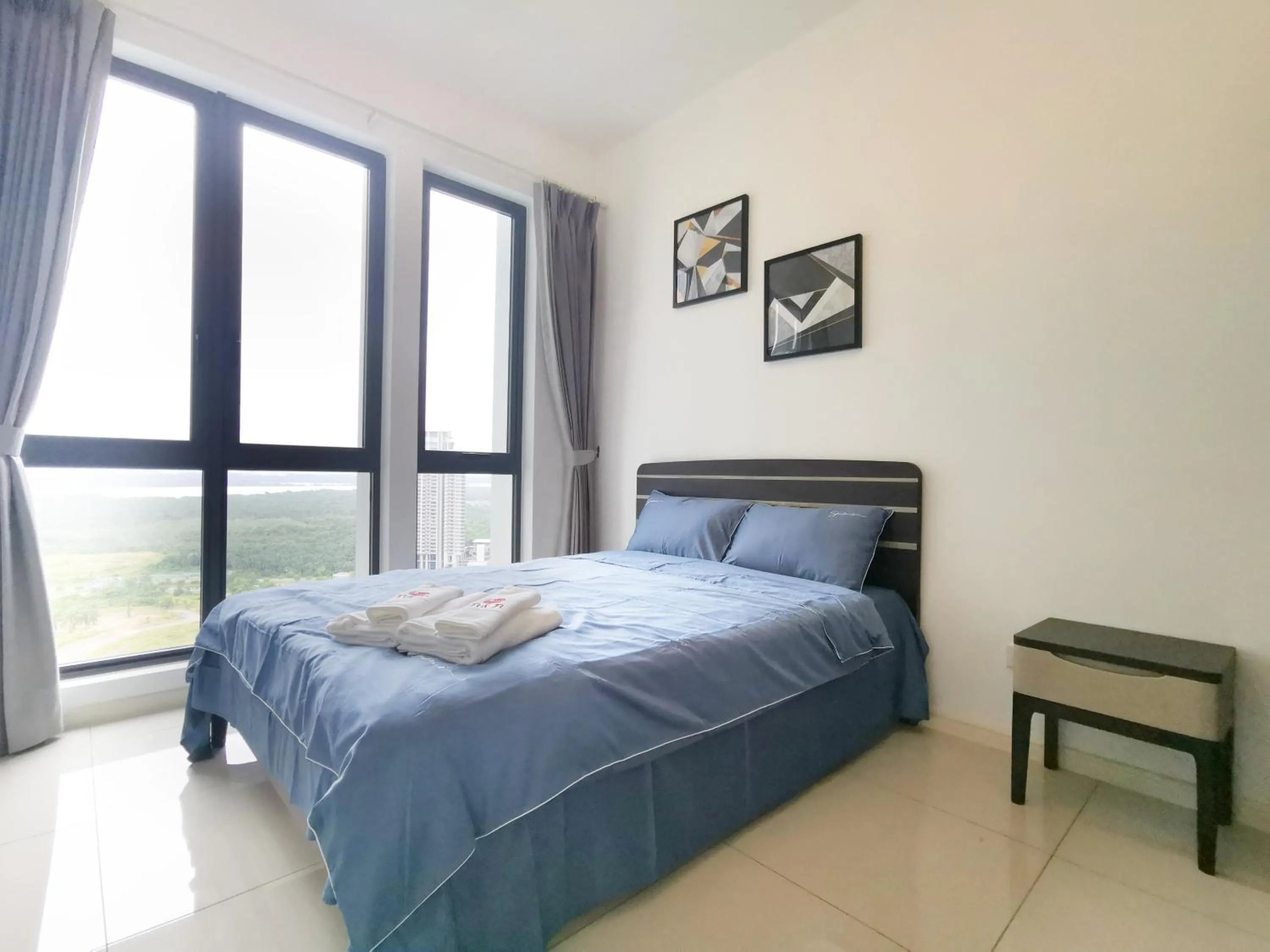 Bed in The Elysia Park Residence by Home Owner