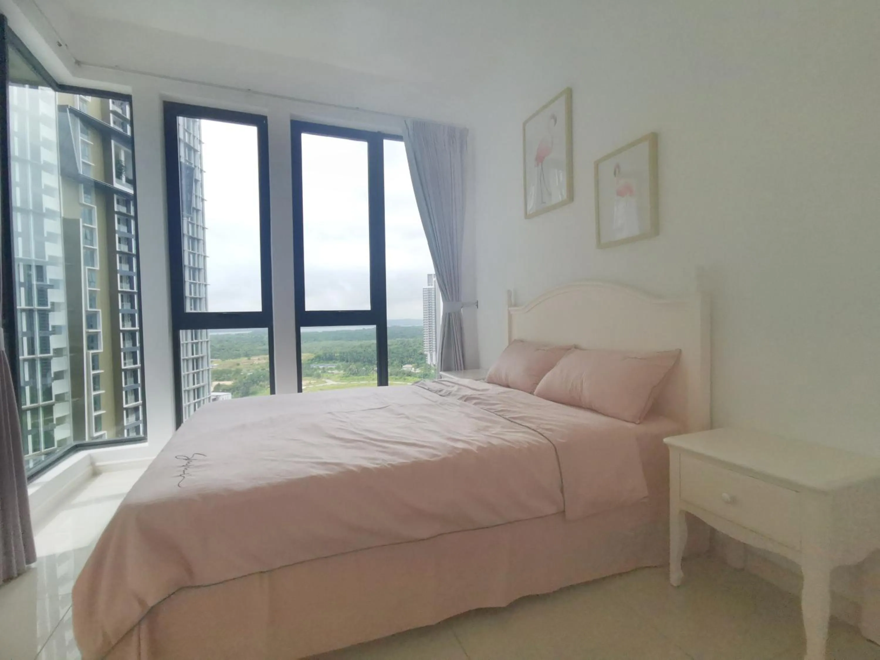 Bed in The Elysia Park Residence by Home Owner