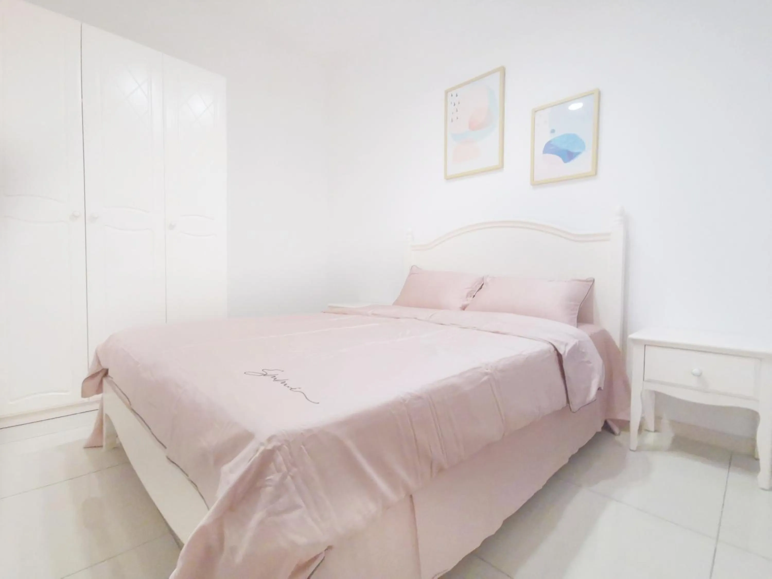 Bed in The Elysia Park Residence by Home Owner