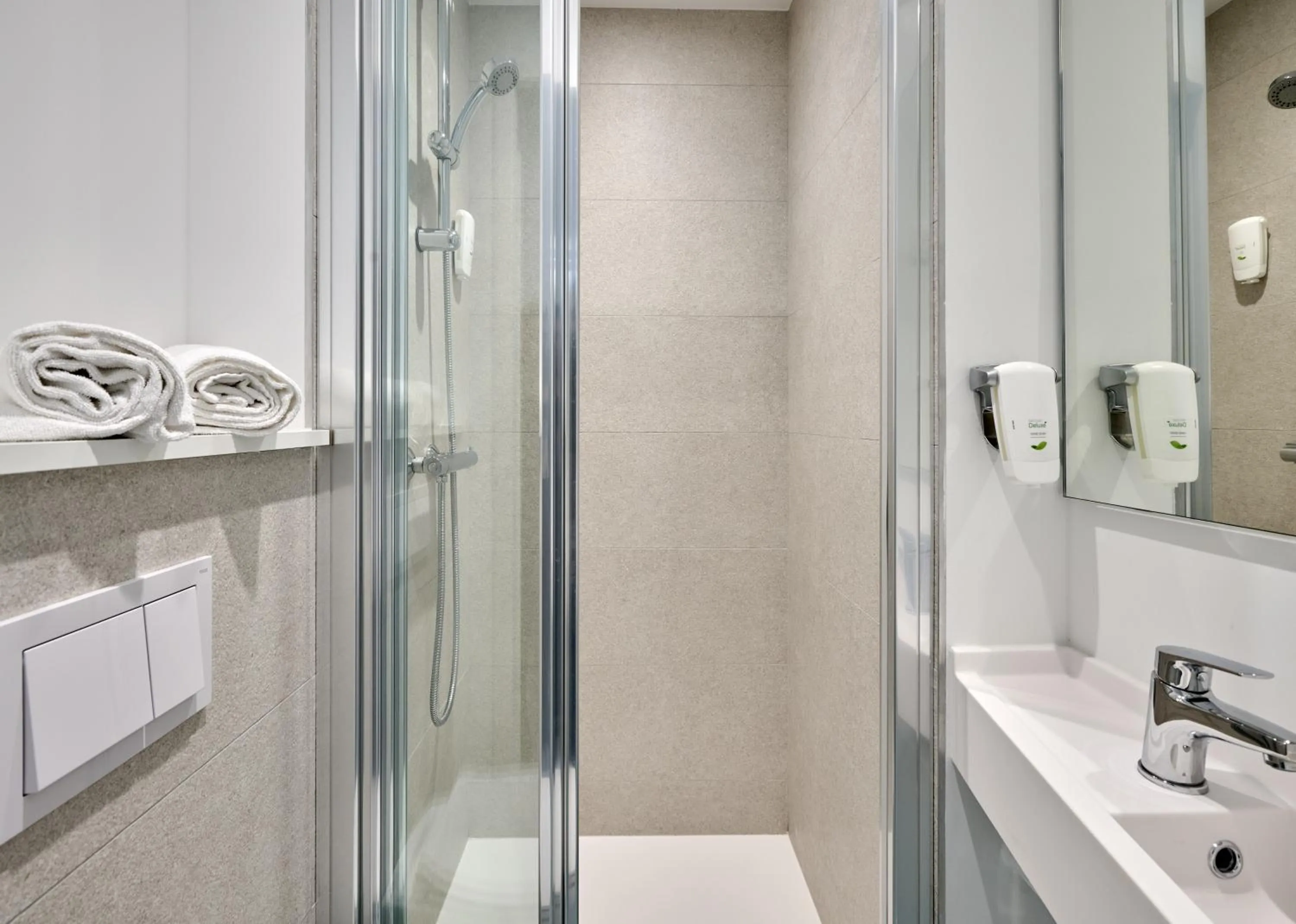 Shower in Kyriad ECO - Nevers Nord Varennes Vauzelles