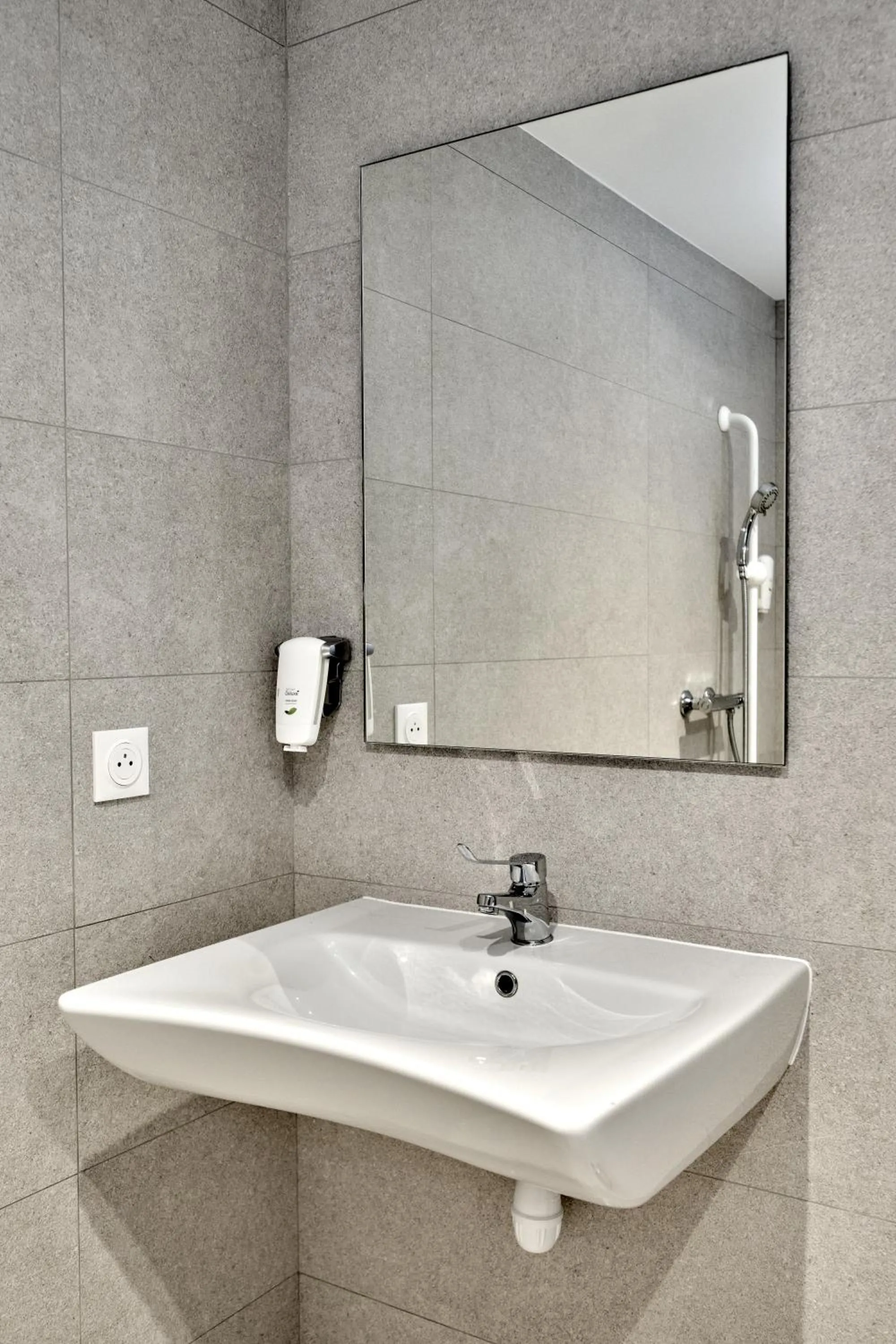 Bathroom in Kyriad ECO - Nevers Nord Varennes Vauzelles