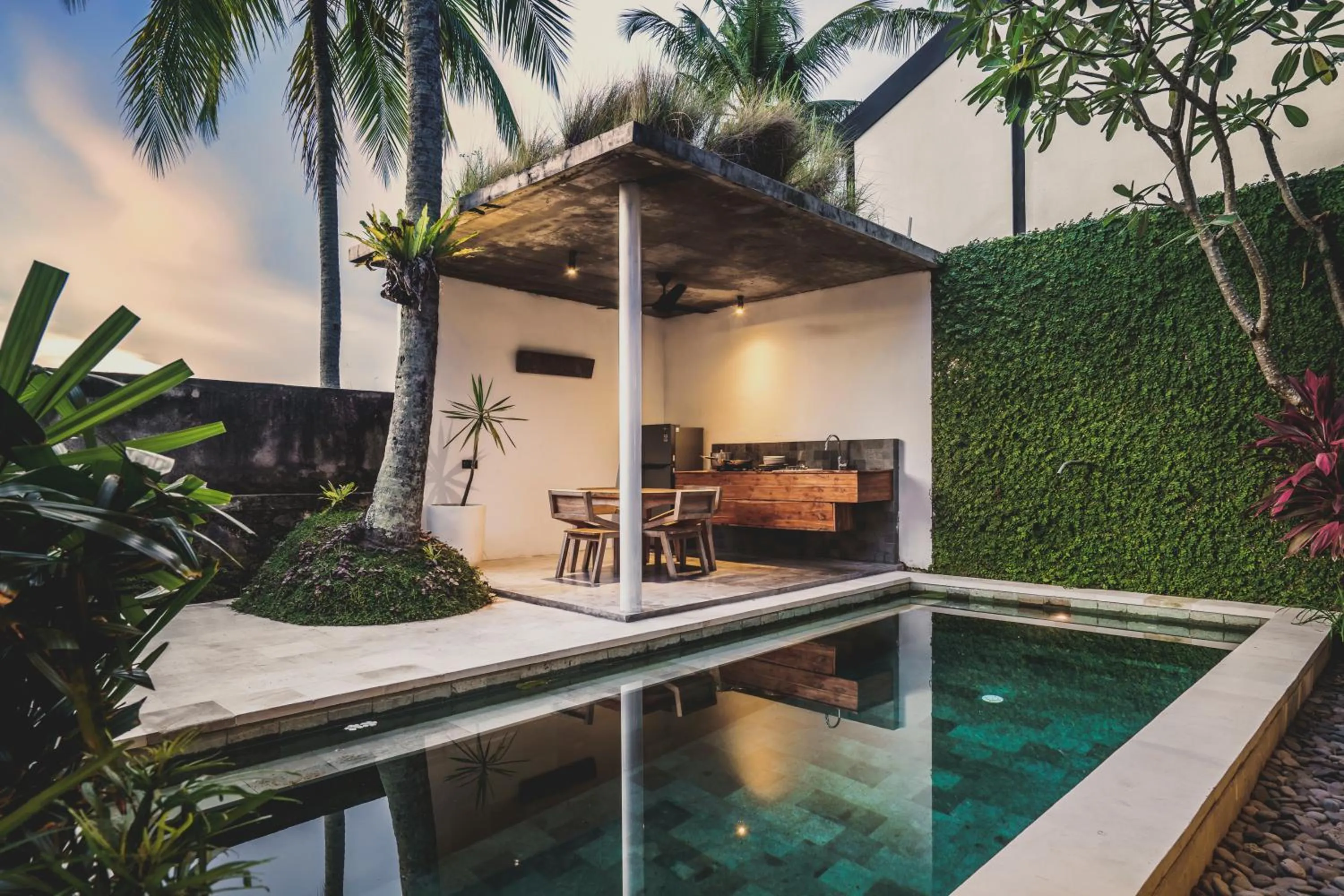 Pool view in The Saren