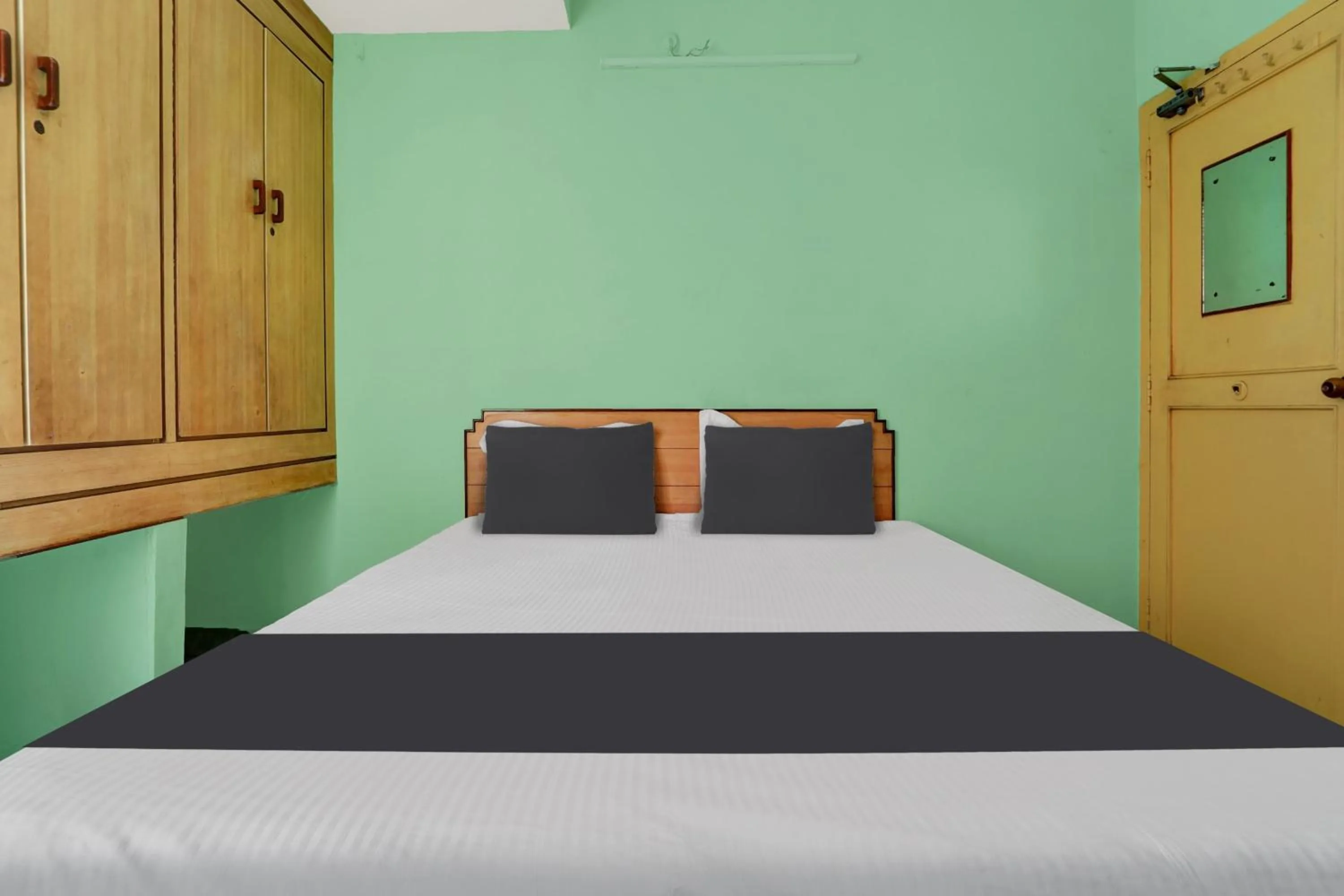 Bathroom, Bed in Hotel O Rainbow Stays