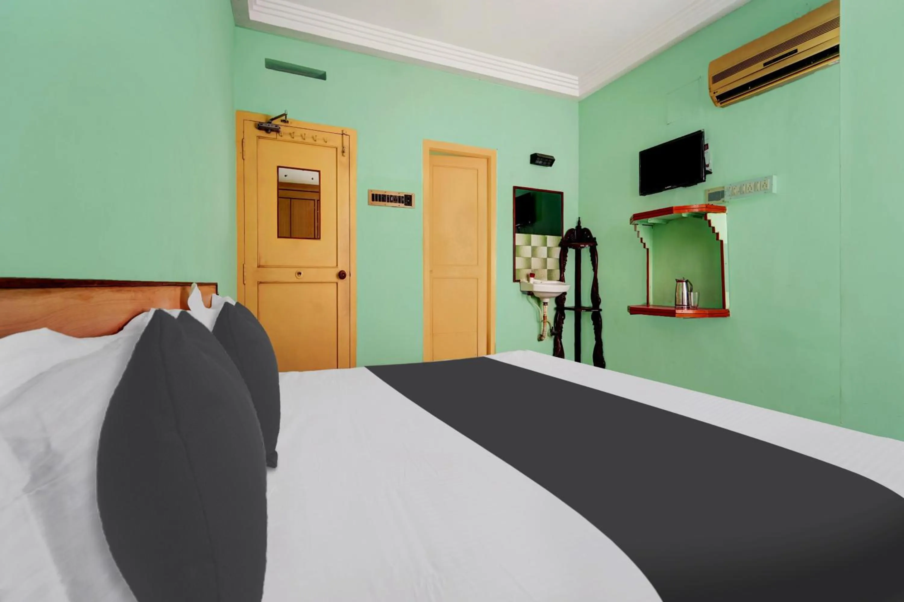 Bedroom, Bed in Hotel O Rainbow Stays