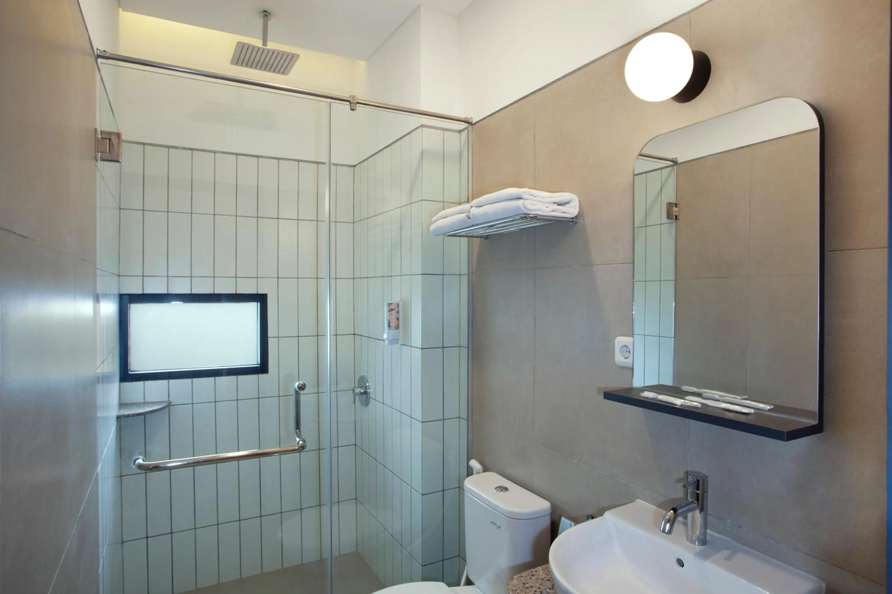 Shower in Liberta Hub Blok M Jakarta