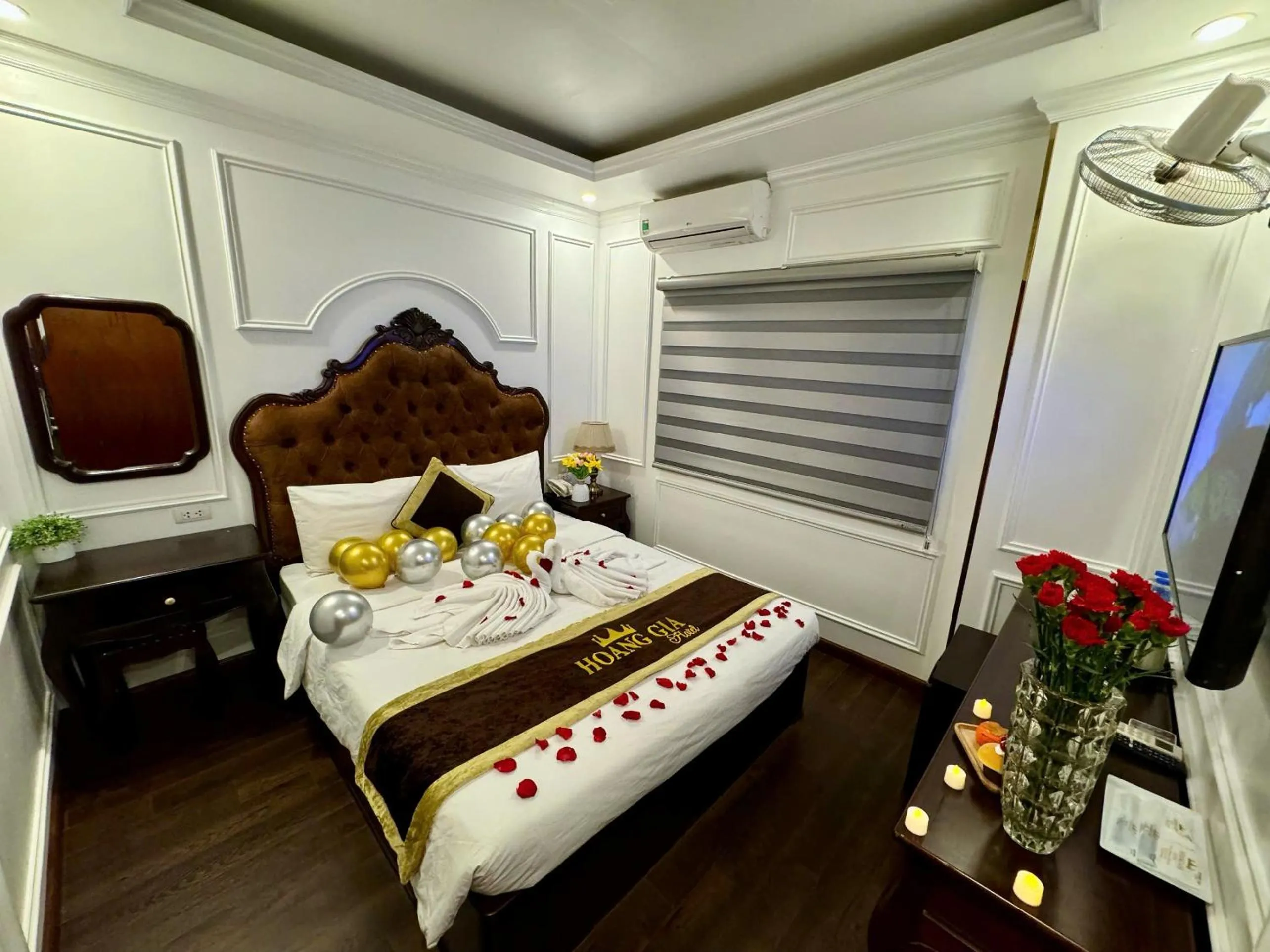 Photo of the whole room, Bed in Hoàng Gia Hotel Nhân Hòa