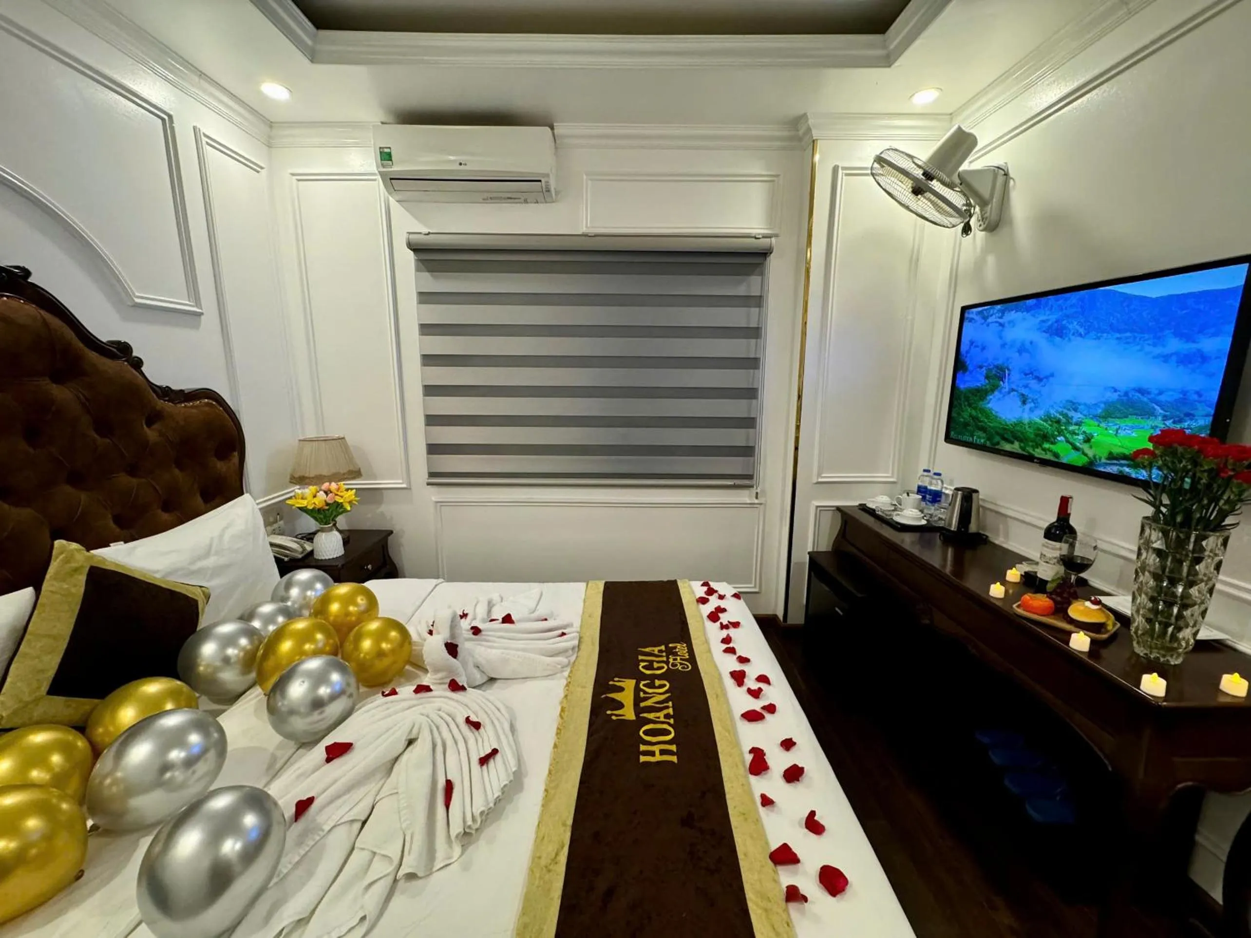 TV and multimedia in Hoàng Gia Hotel Nhân Hòa