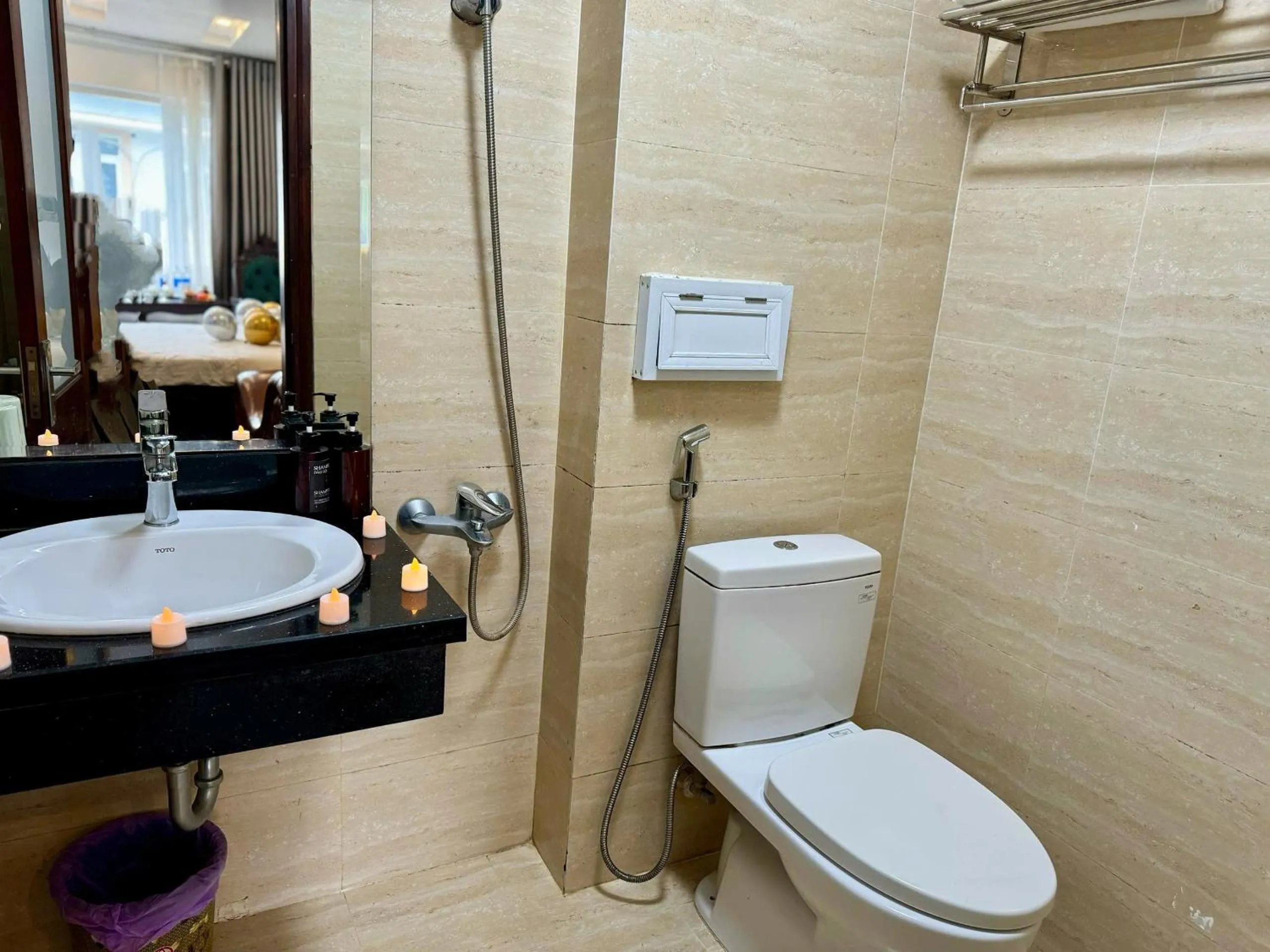 bidet in Hoàng Gia Hotel Nhân Hòa