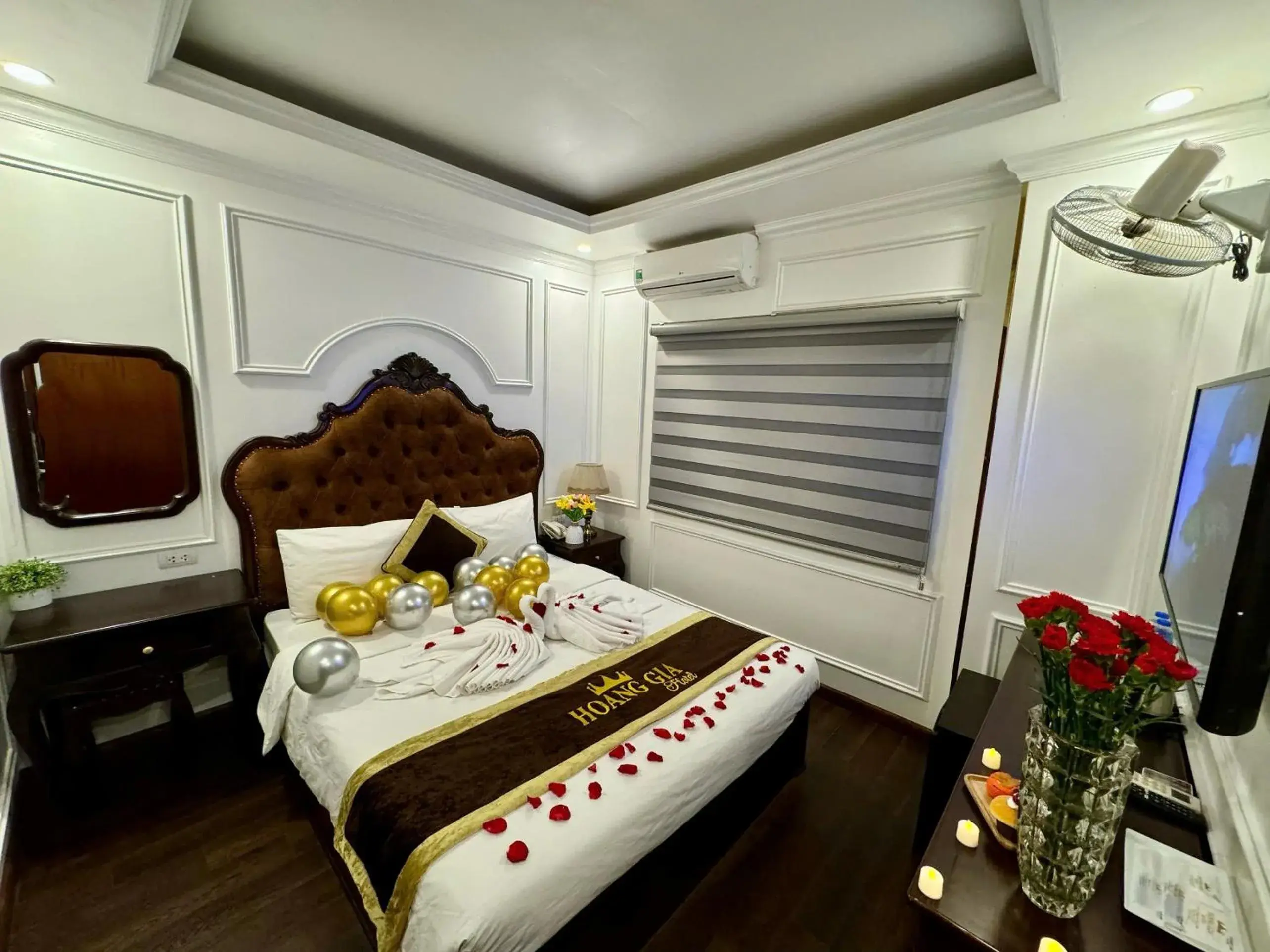 Superior Double Room in Hoàng Gia Hotel Nhân Hòa Superior Double Room in Hoàng Gia Hotel Nhân Hòa