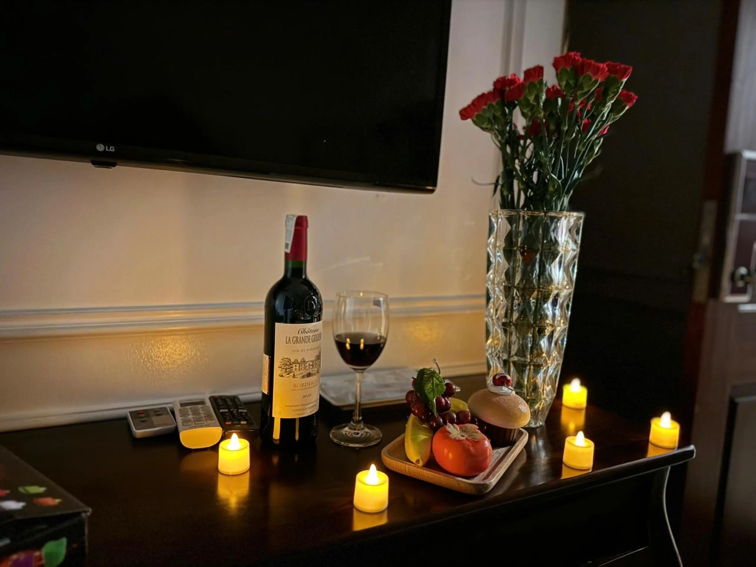 Food and drinks in Hoàng Gia Hotel Nhân Hòa