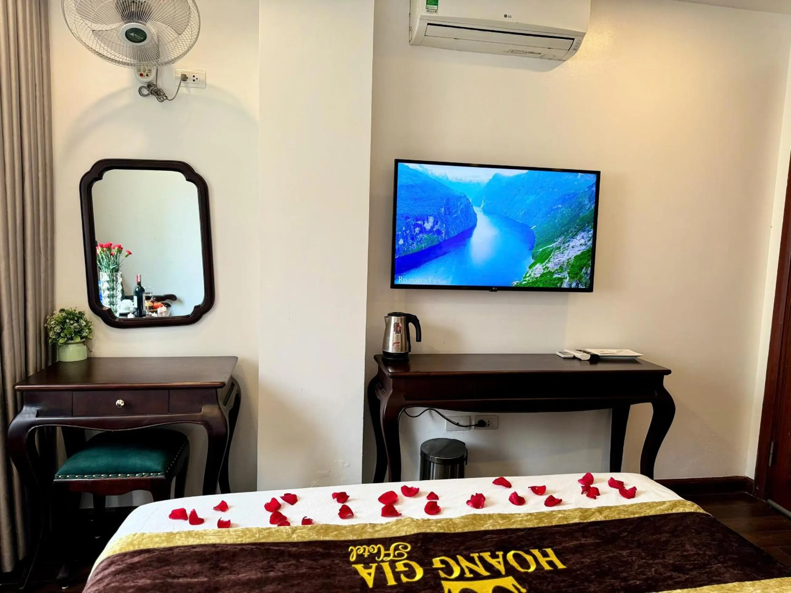 Bed in Hoàng Gia Hotel Nhân Hòa