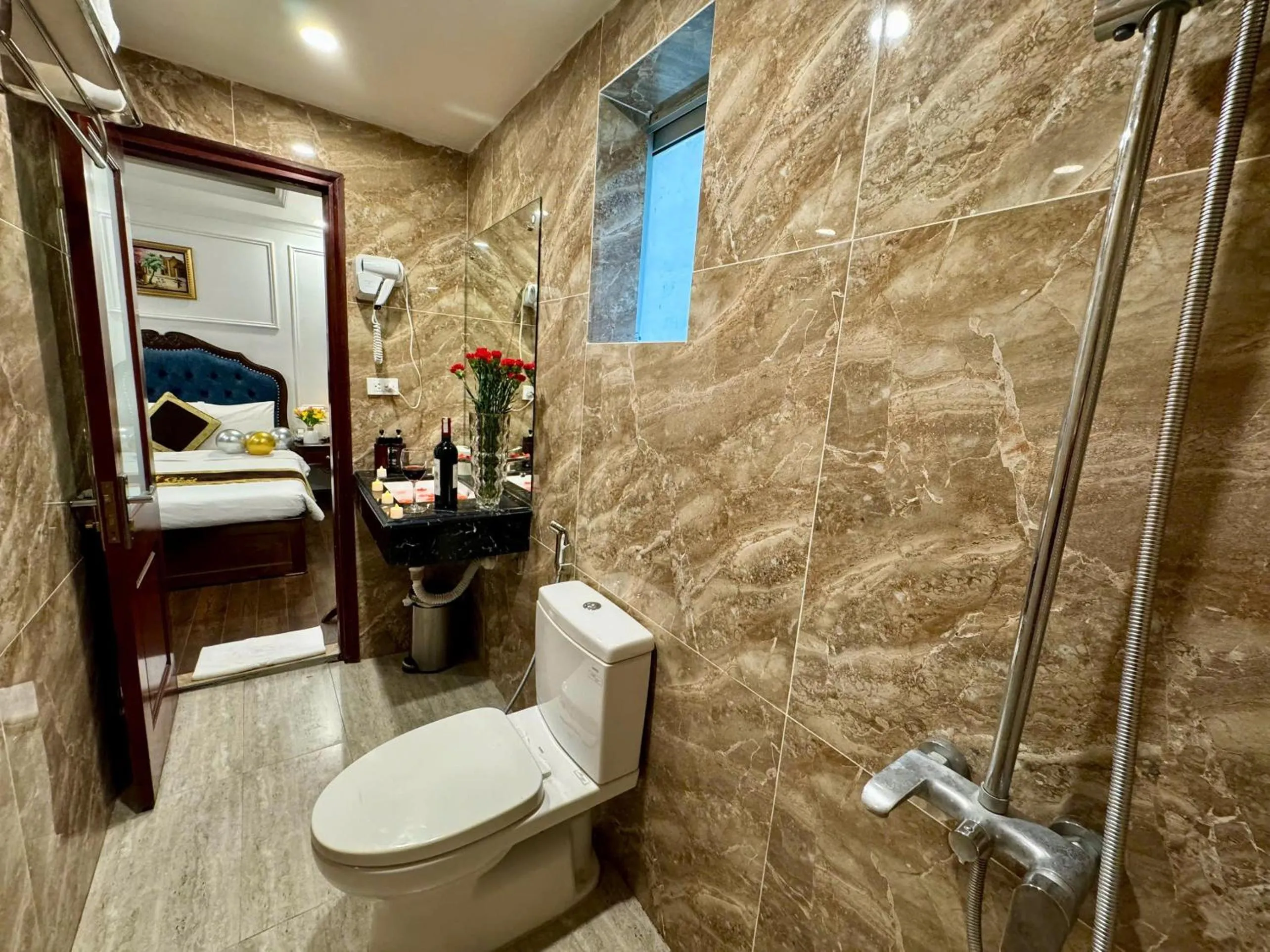 Shower in Hoàng Gia Hotel Nhân Hòa