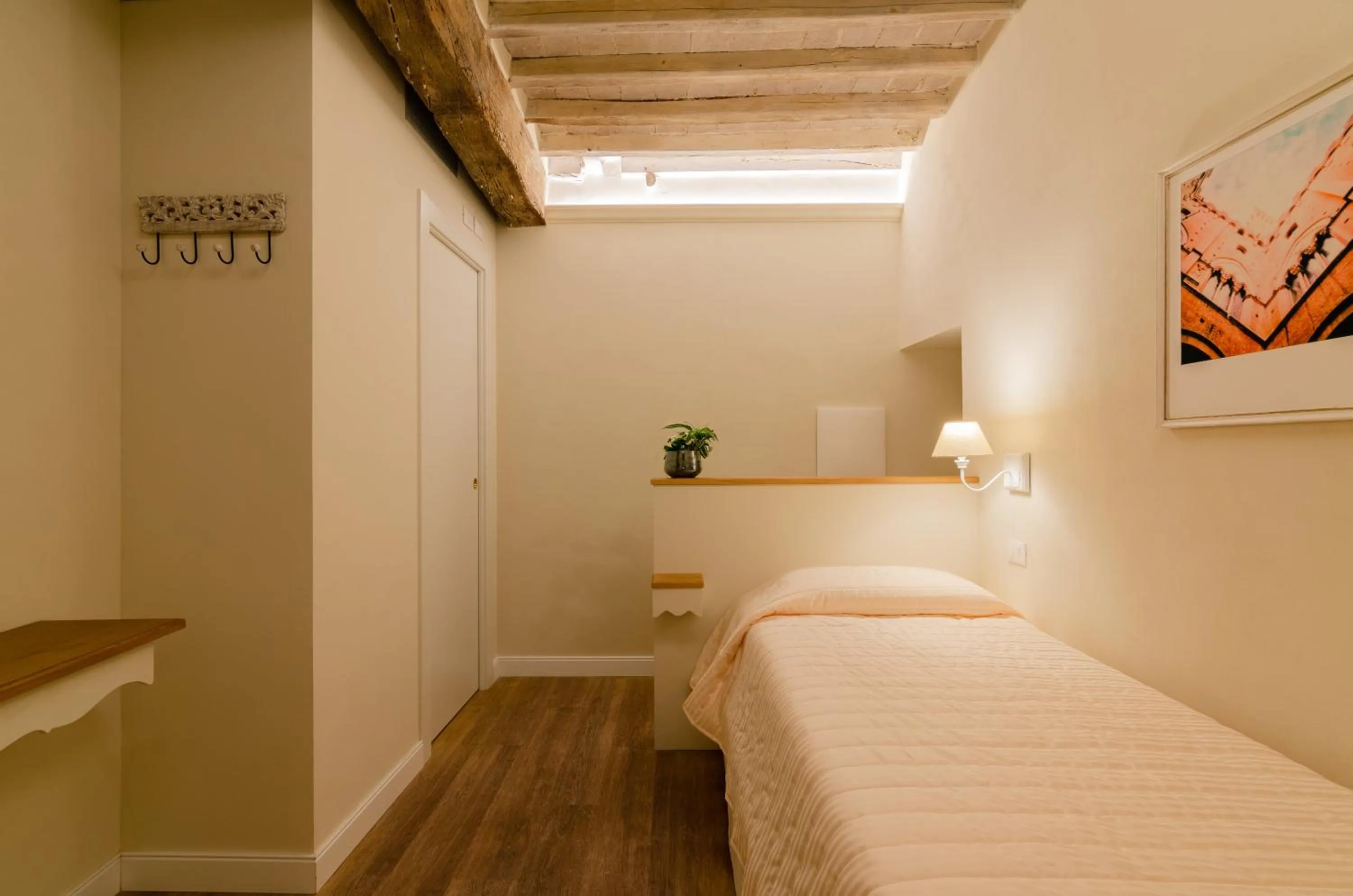 Photo of the whole room, Bed in Il giardino di Pantaneto Residenza D'Epoca