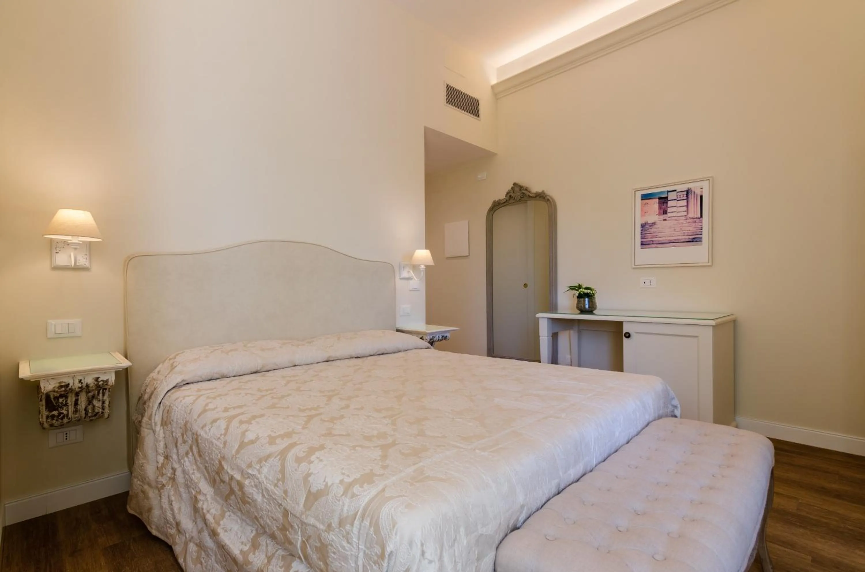 Photo of the whole room, Bed in Il giardino di Pantaneto Residenza D'Epoca