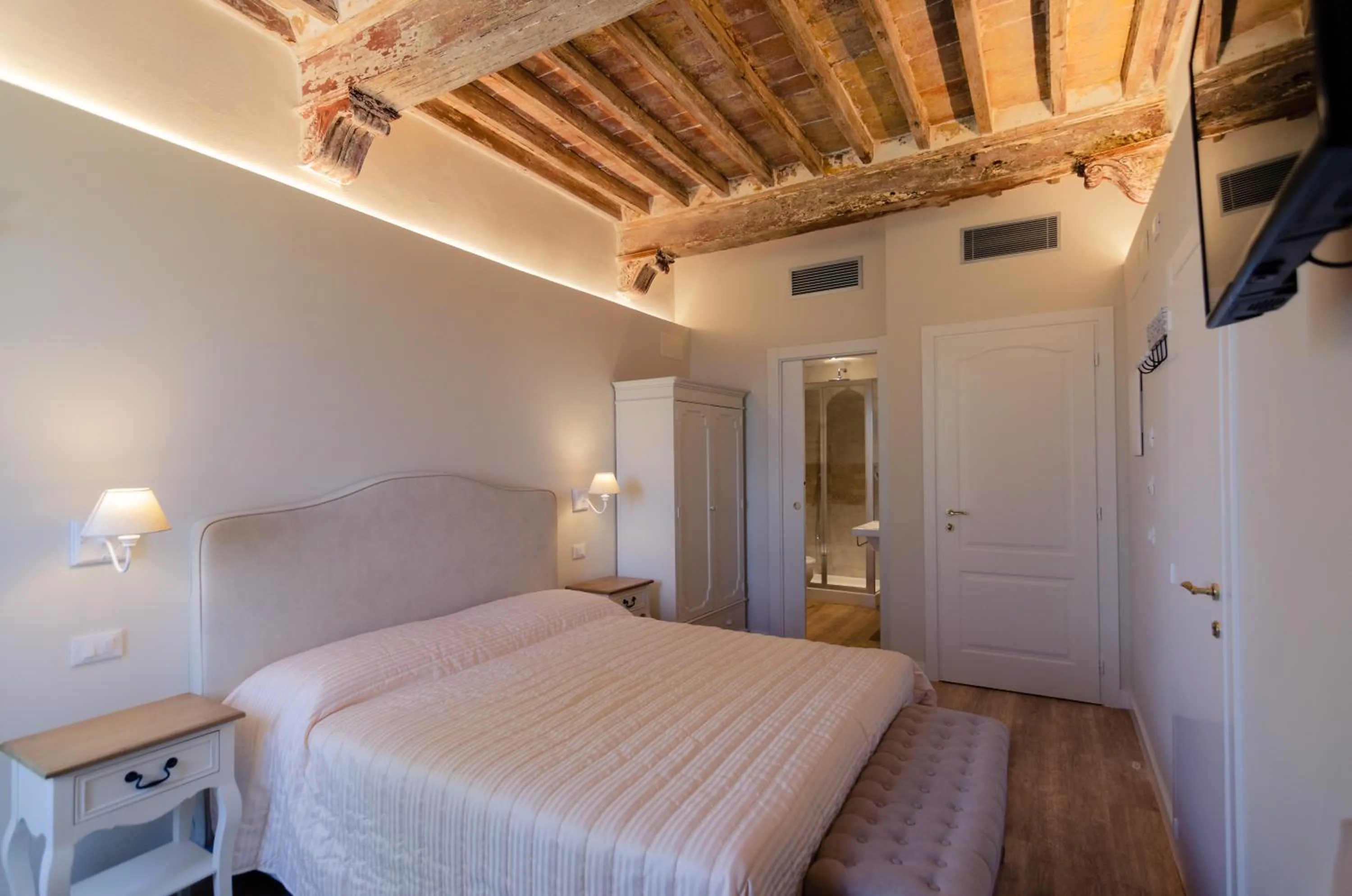 Photo of the whole room, Bed in Il giardino di Pantaneto Residenza D'Epoca