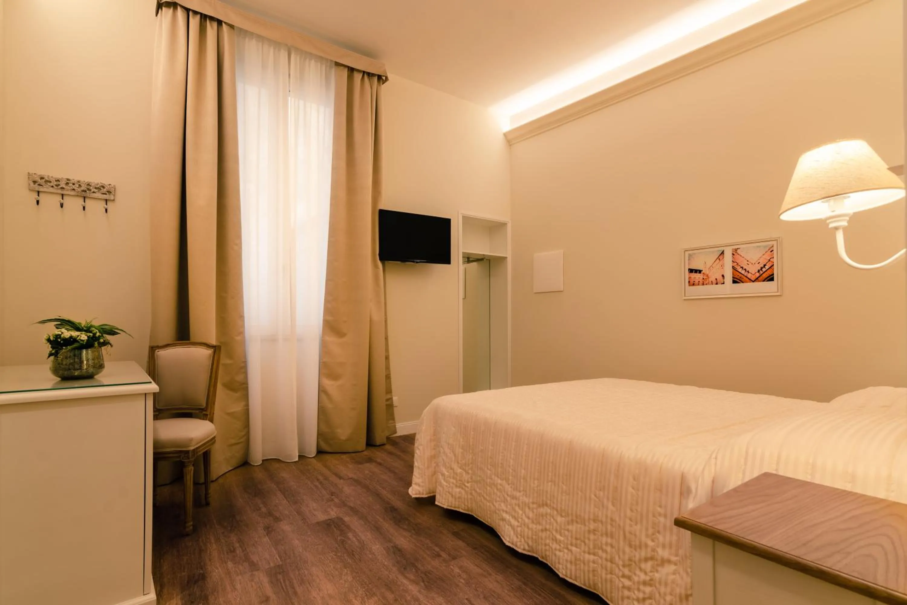 Photo of the whole room, Bed in Il giardino di Pantaneto Residenza D'Epoca