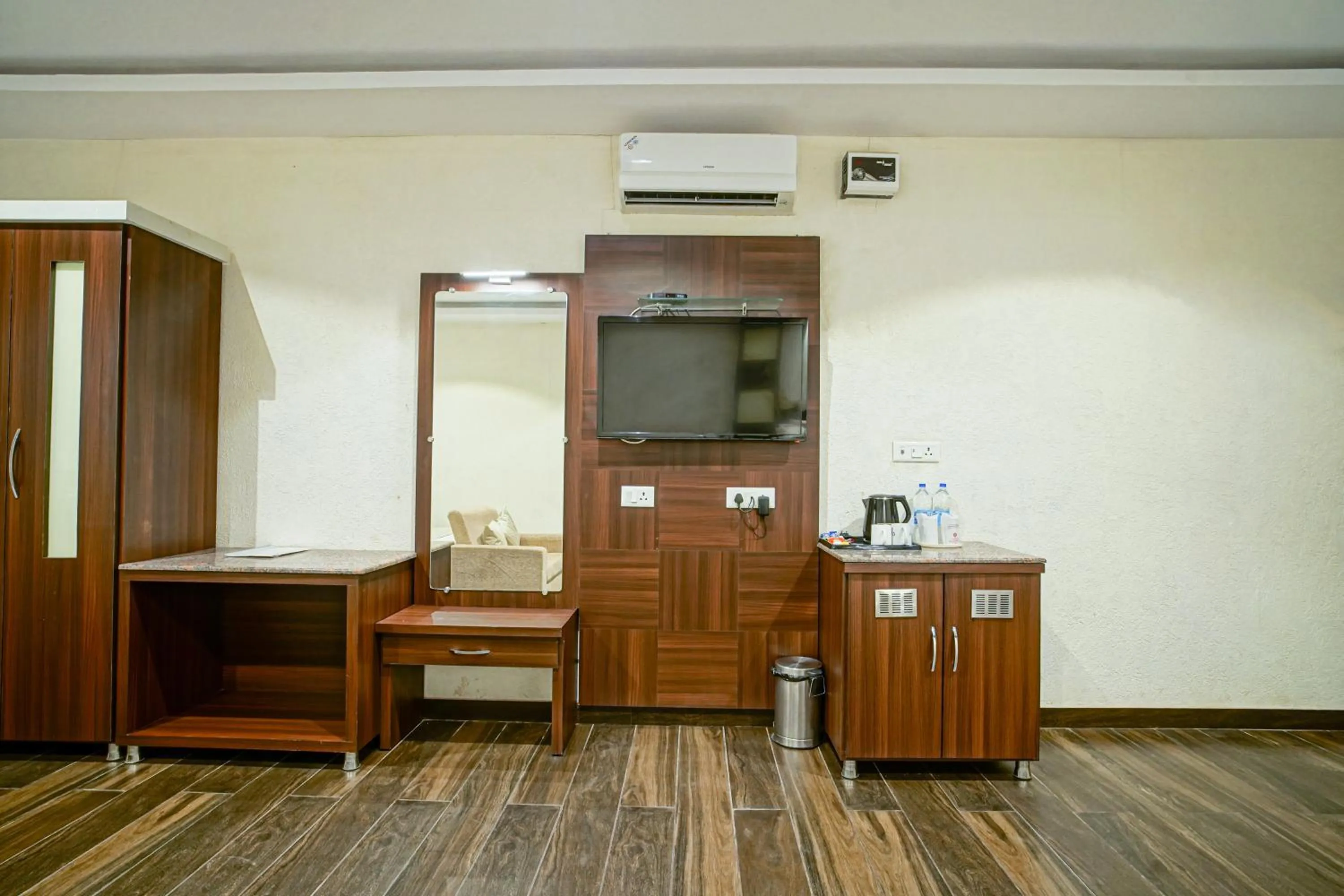 TV and multimedia in The Grand Shiva Resort and Spa