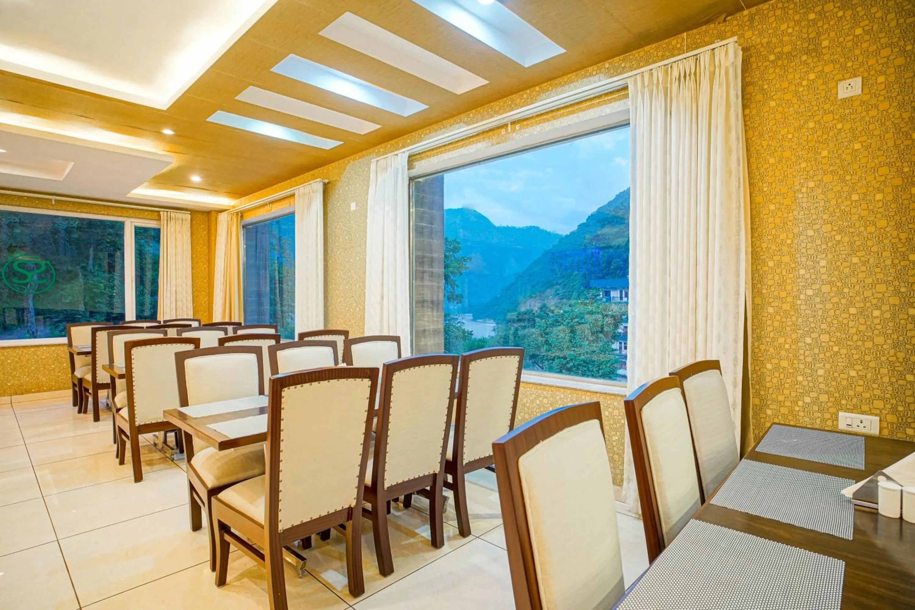 Restaurant/places to eat in The Grand Shiva Resort and Spa