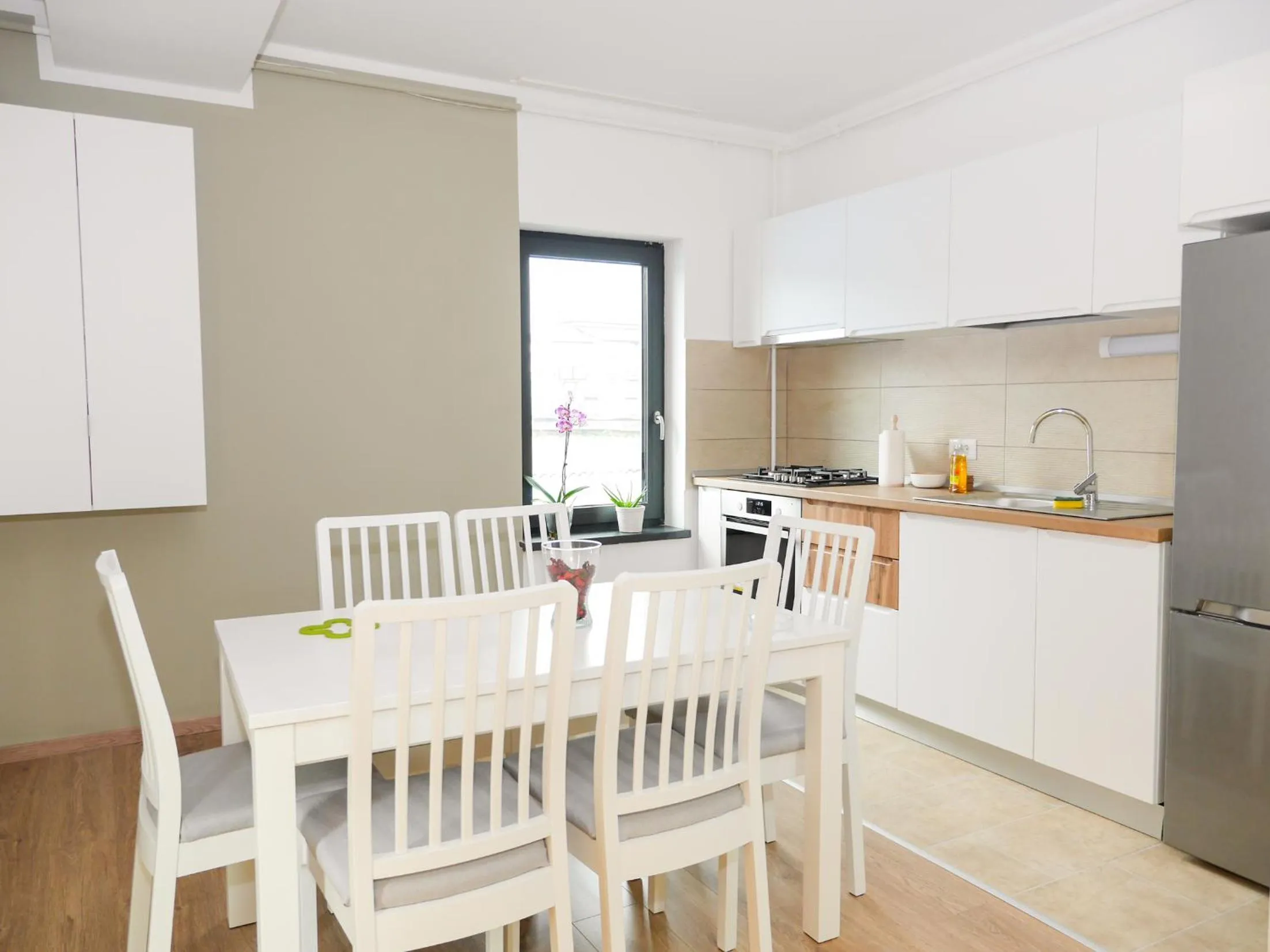 Kitchen or kitchenette in Clement Apartments