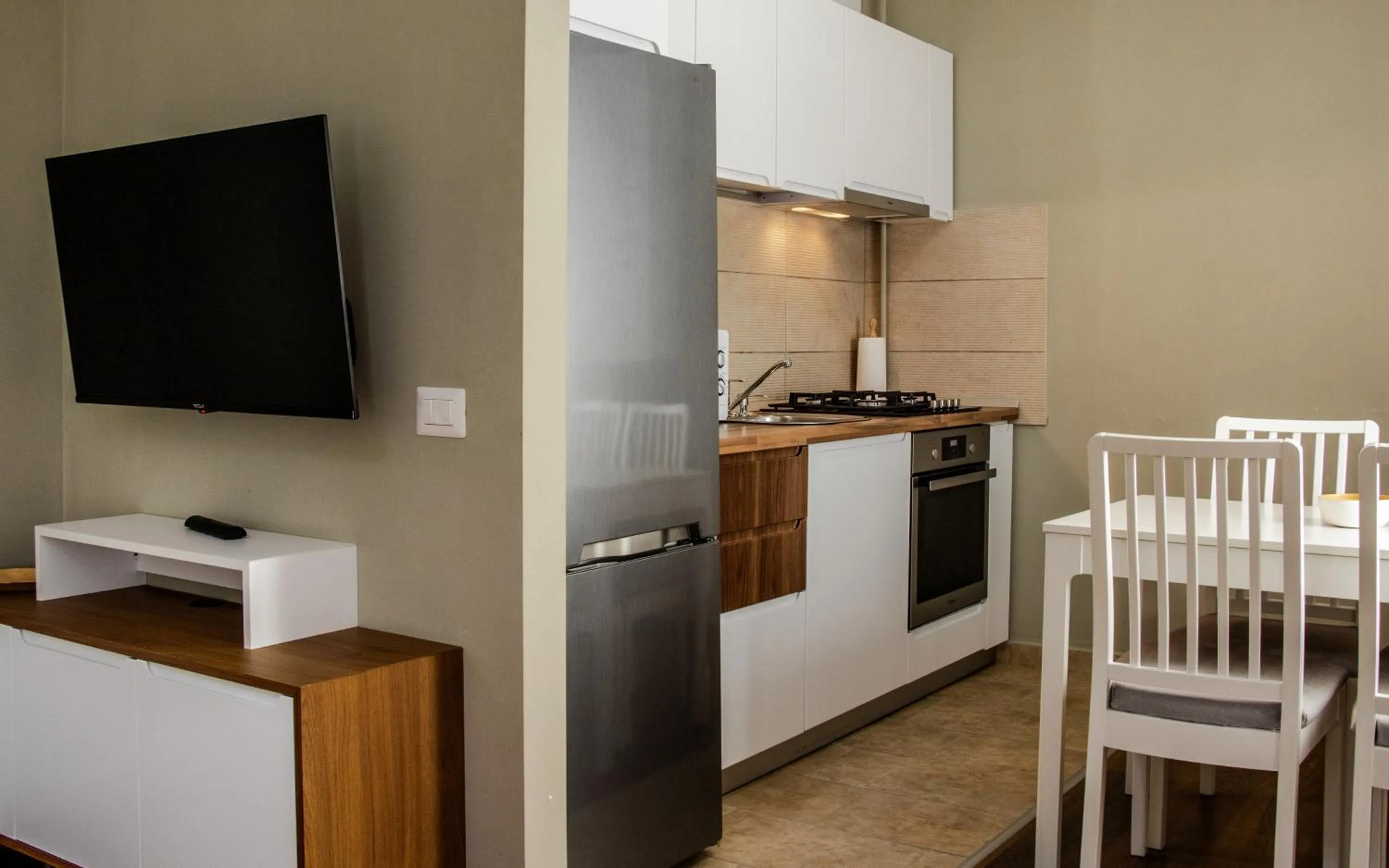 Kitchen or kitchenette in Clement Apartments