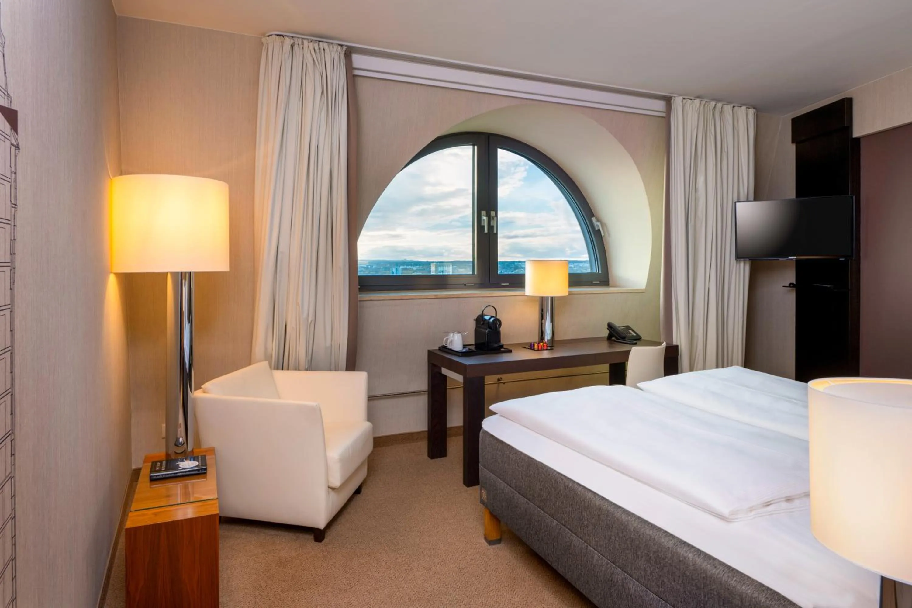 Photo of the whole room, Bed in MÖVENPICK Hotel Hamburg City